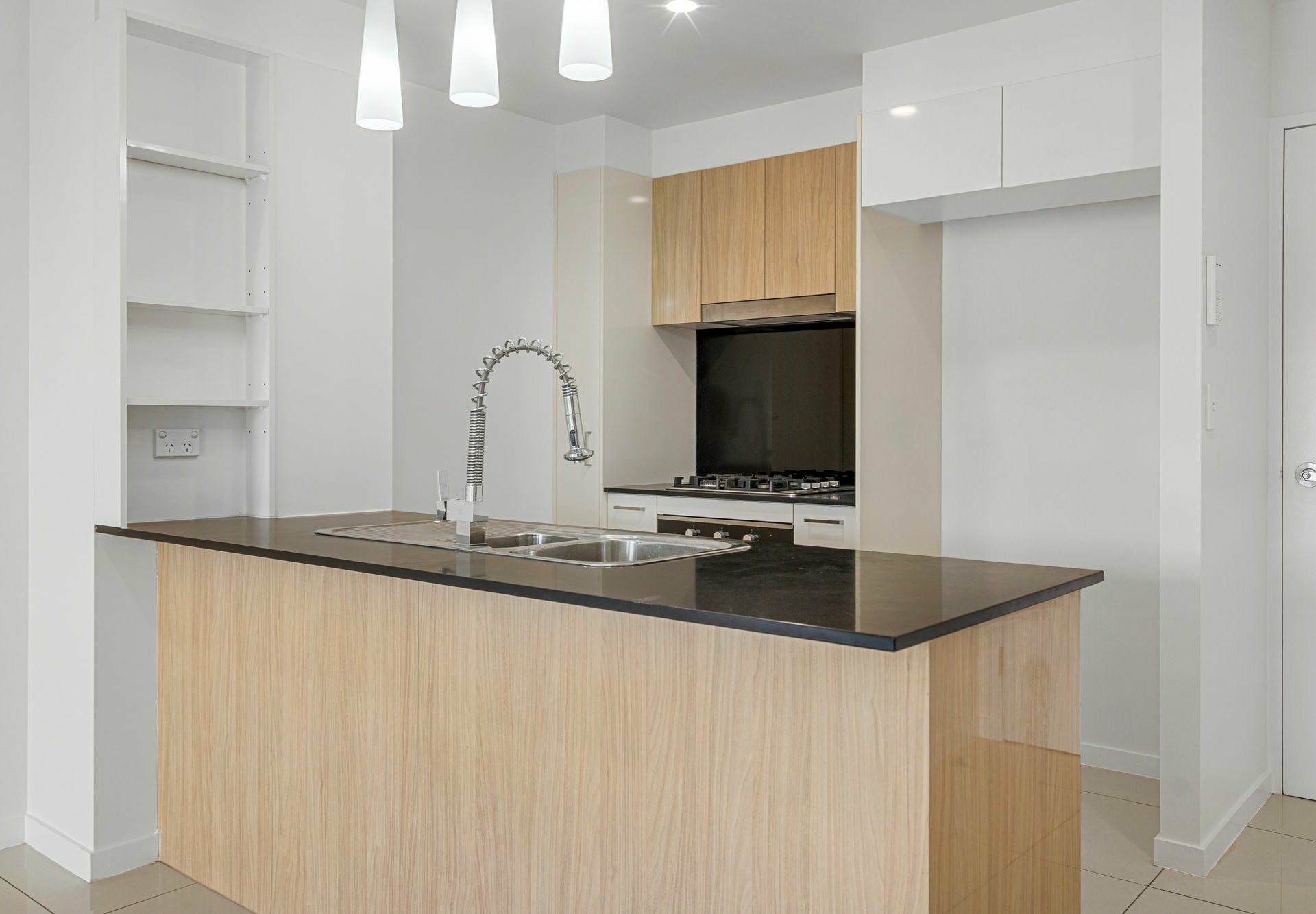 1425/5 Cremin Street — photo 4 of 23