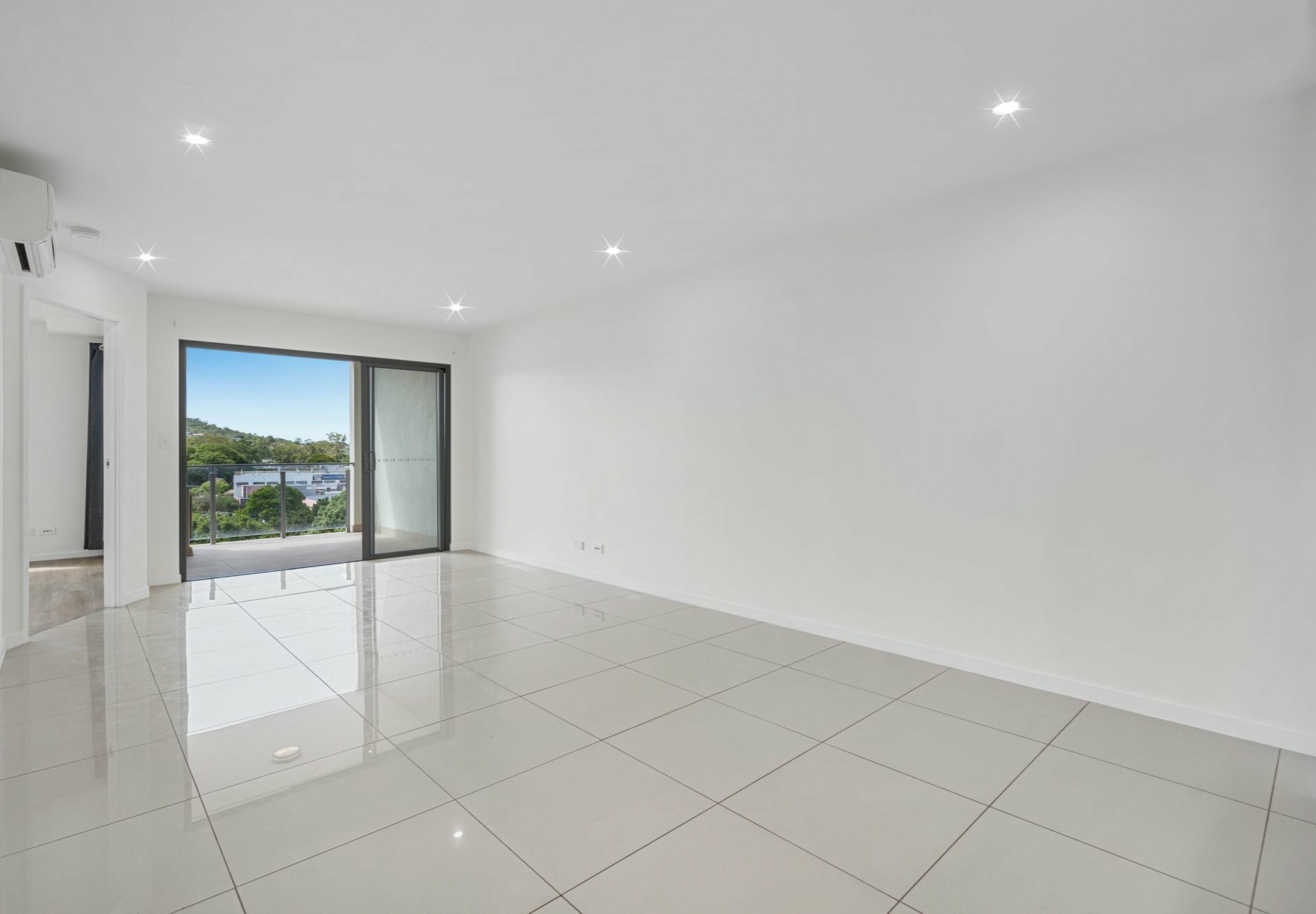 1425/5 Cremin Street — photo 7 of 23