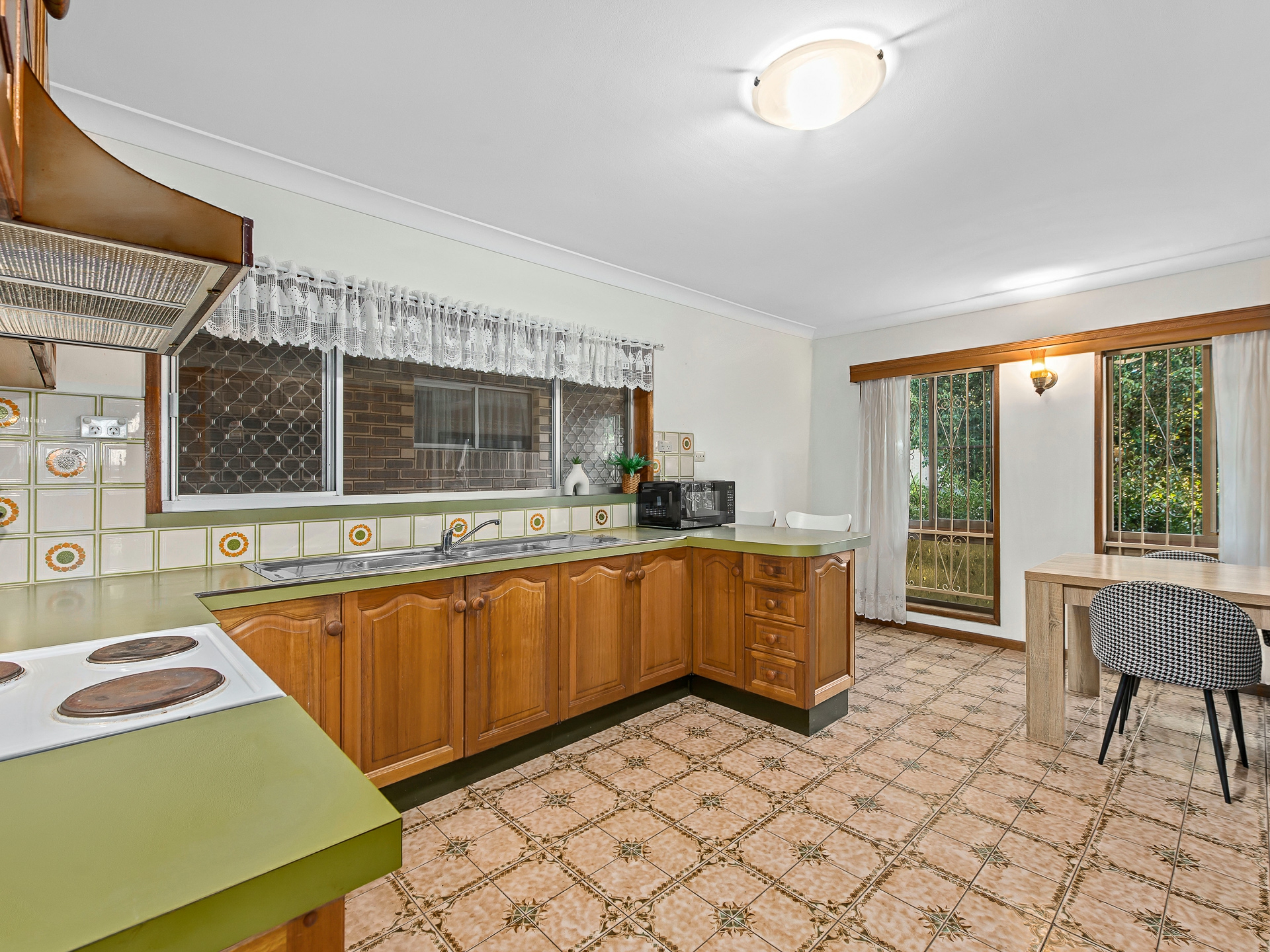 27 Devenish Street — photo 6 of 25