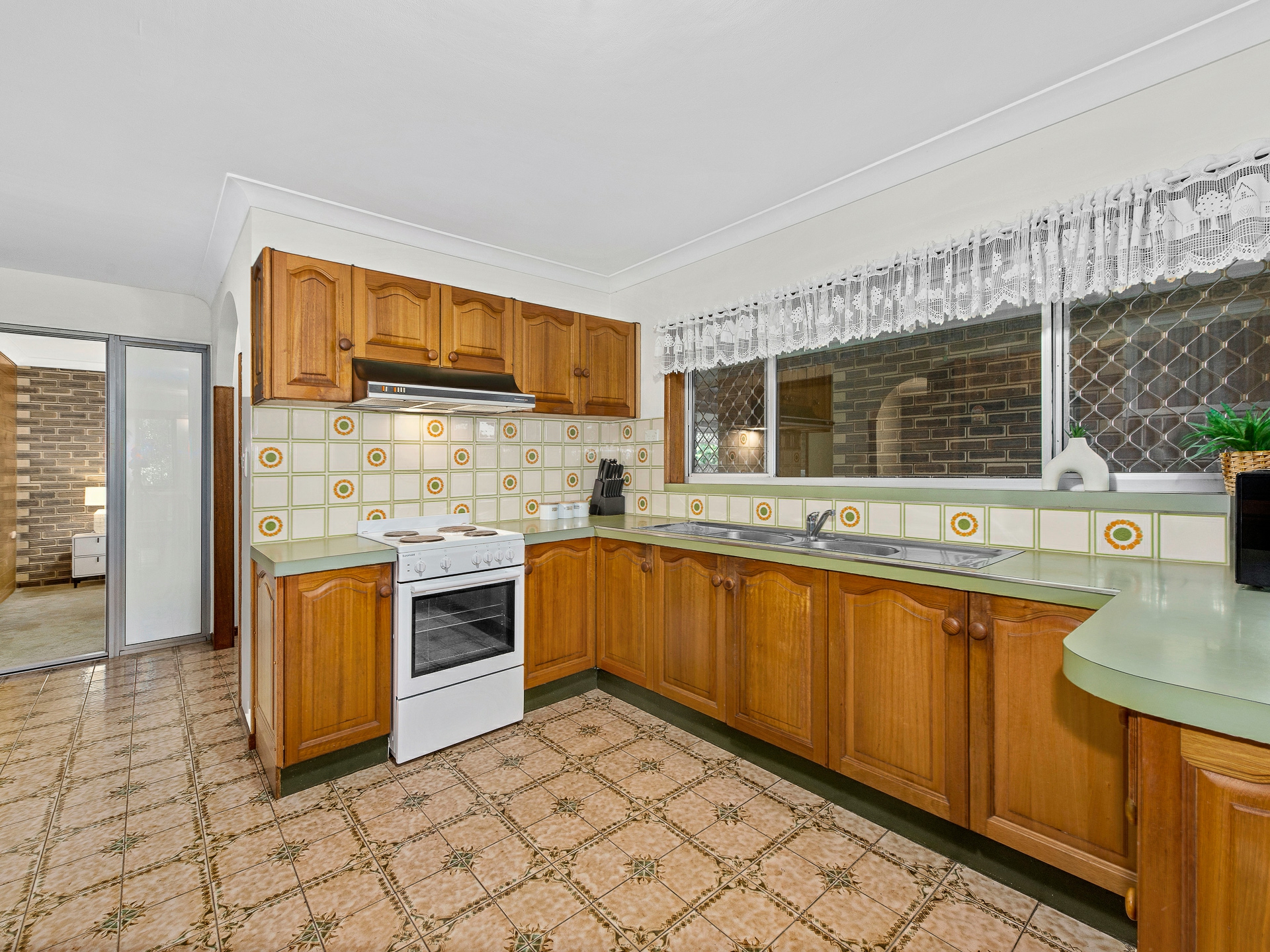 27 Devenish Street — photo 12 of 25