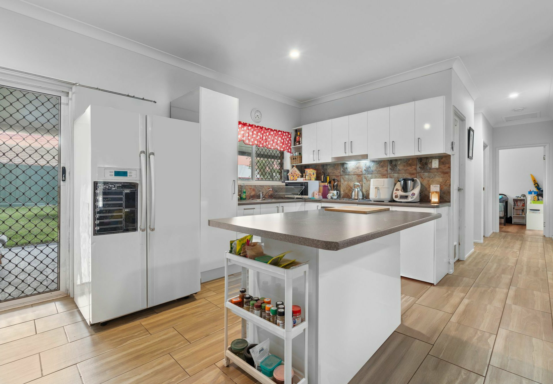 11 King Arthur Boulevard — photo 15 of 25