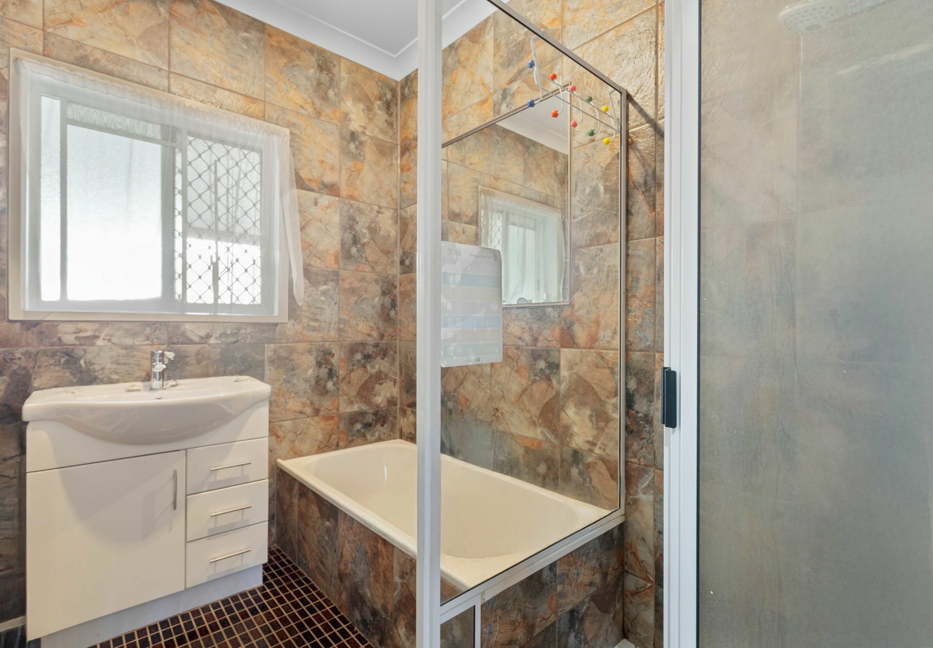11 King Arthur Boulevard — photo 17 of 25