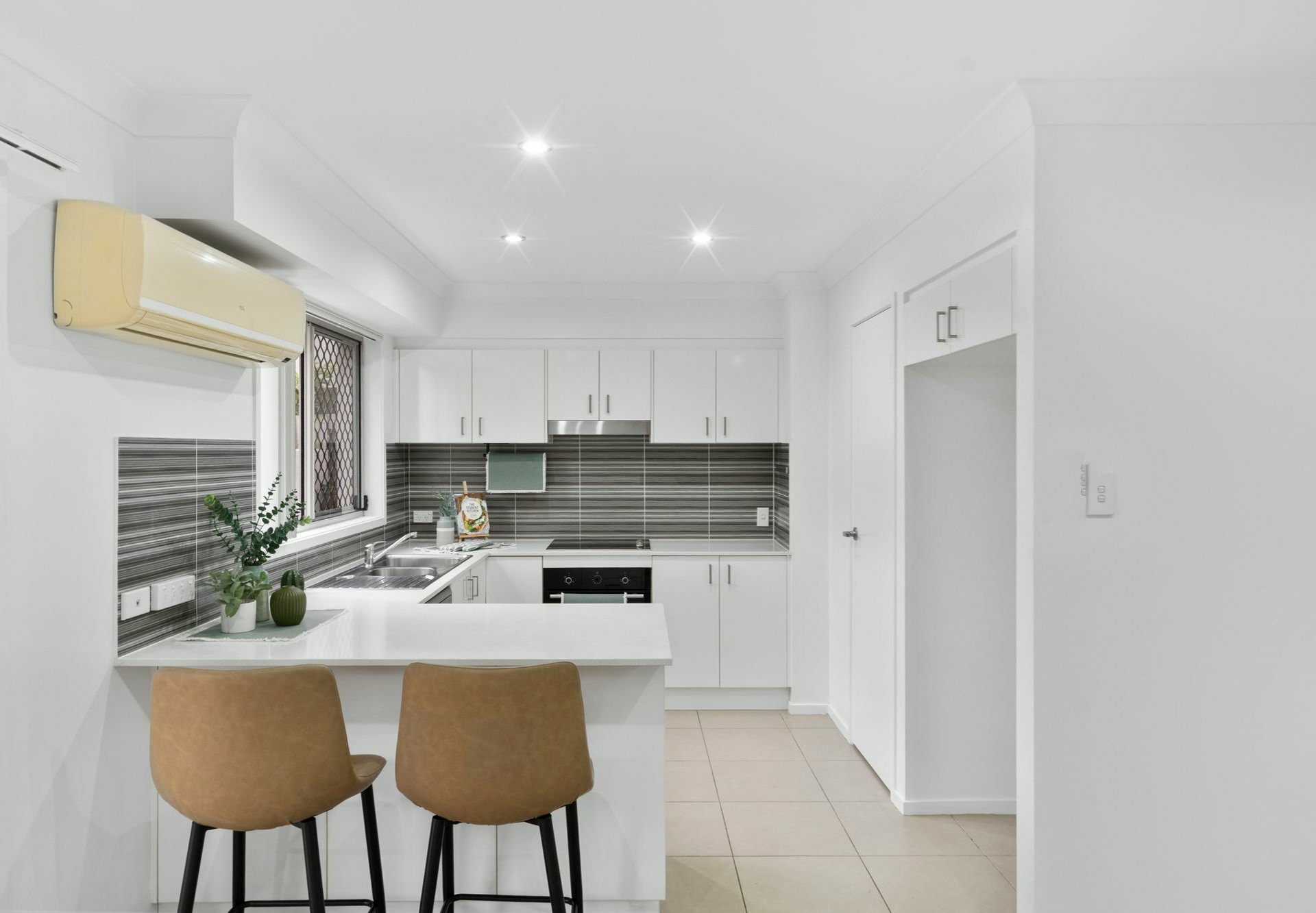 51/9 Eduard Place — photo 3 of 17