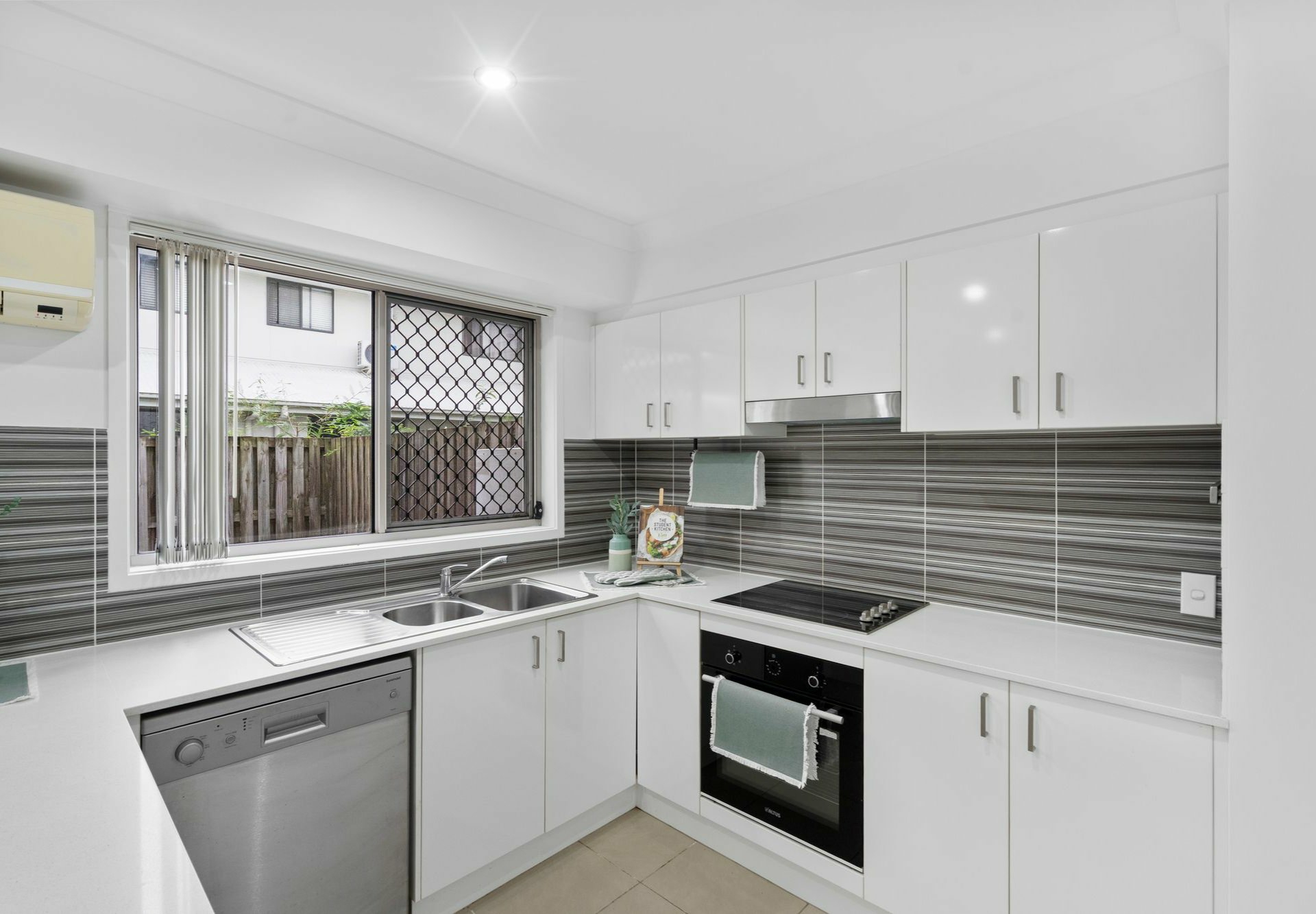 51/9 Eduard Place — photo 5 of 17