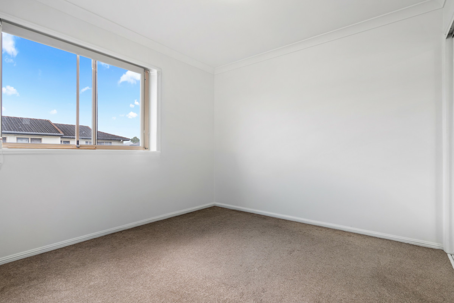 81/25 Allora Street — photo 7 of 18