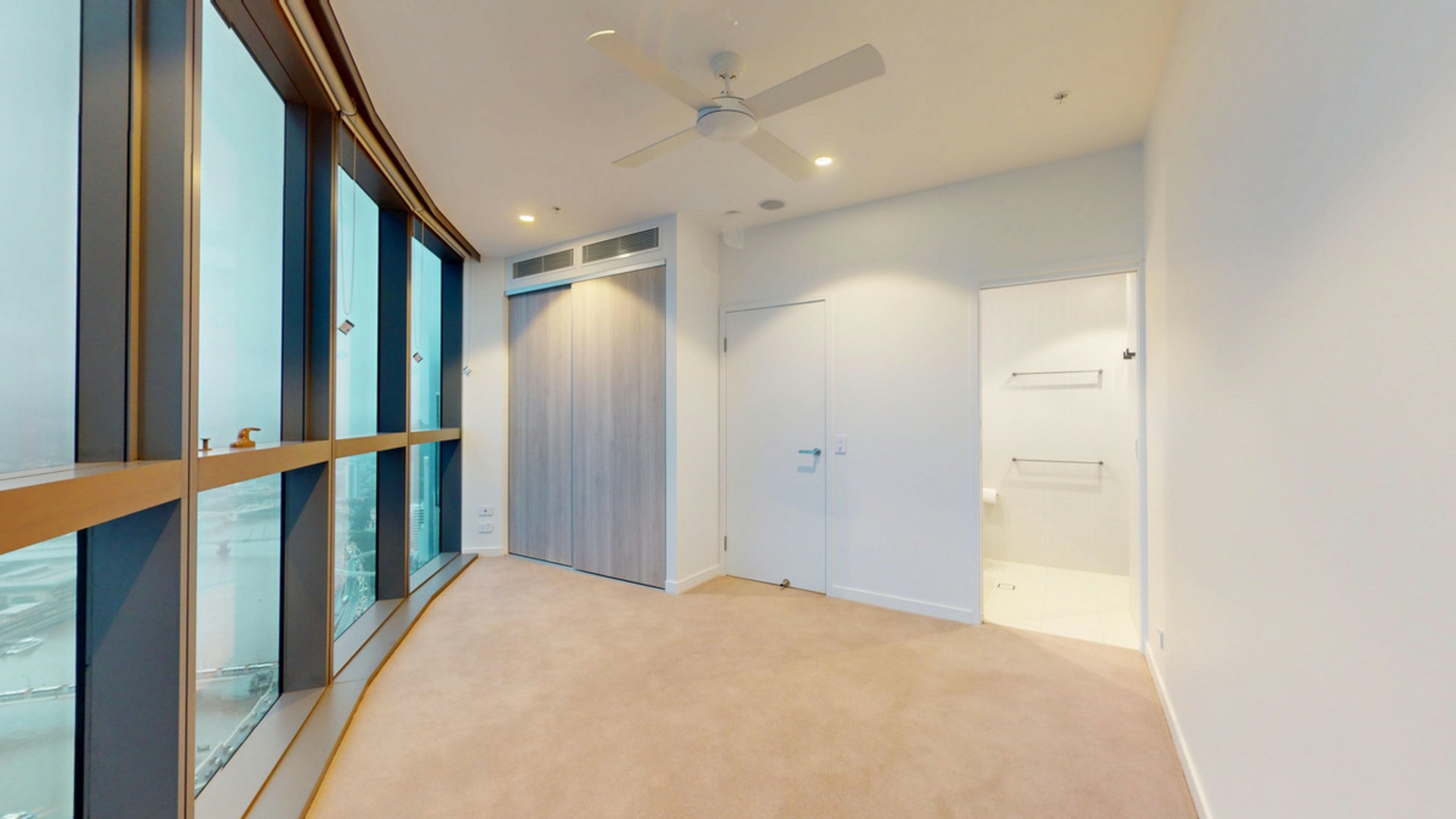 4704/8 Margaret Street — photo 6 of 20