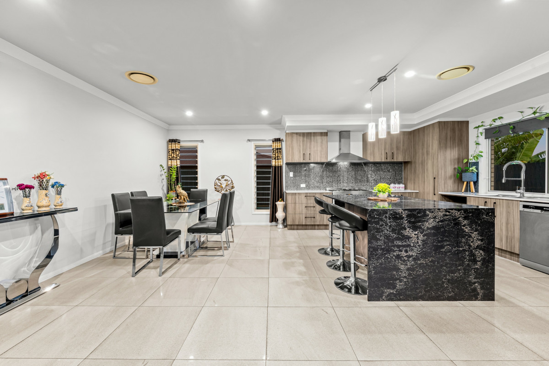 14 Kintore Street — photo 4 of 20