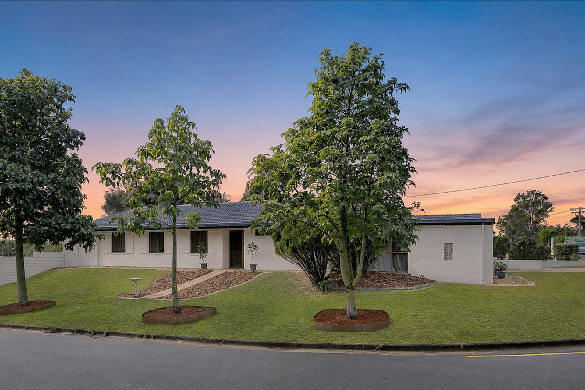 4 Wootton Crescent — photo 9 of 28