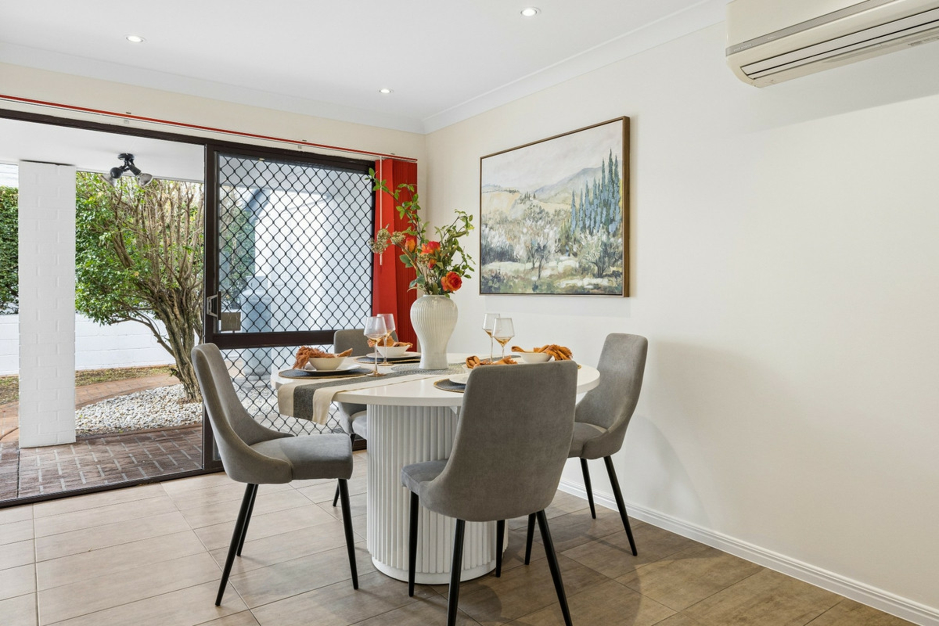 4 Wootton Crescent — photo 12 of 28
