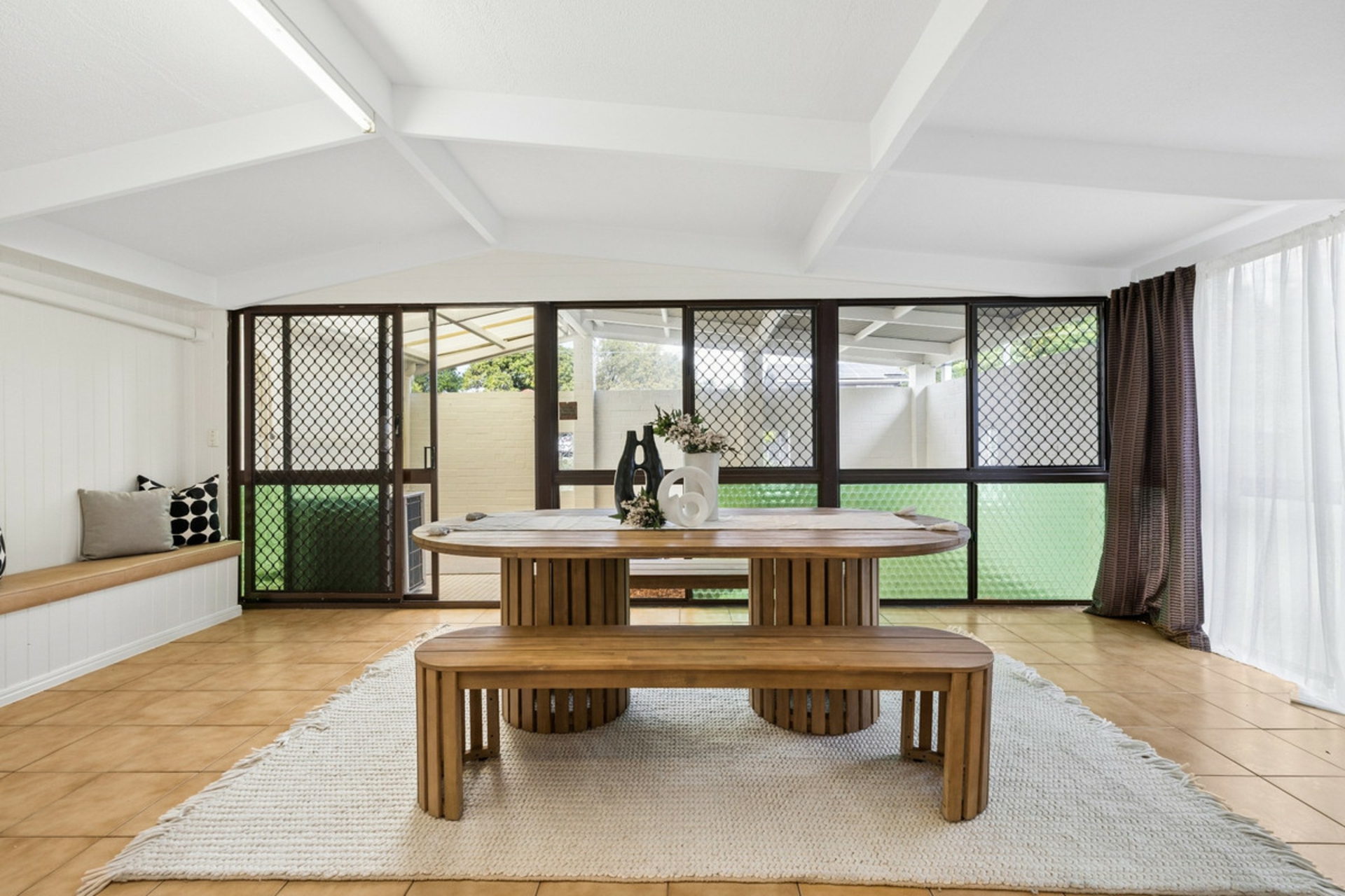 4 Wootton Crescent — photo 13 of 28