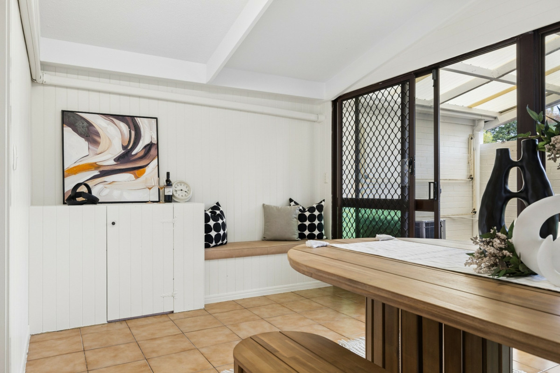4 Wootton Crescent — photo 17 of 28