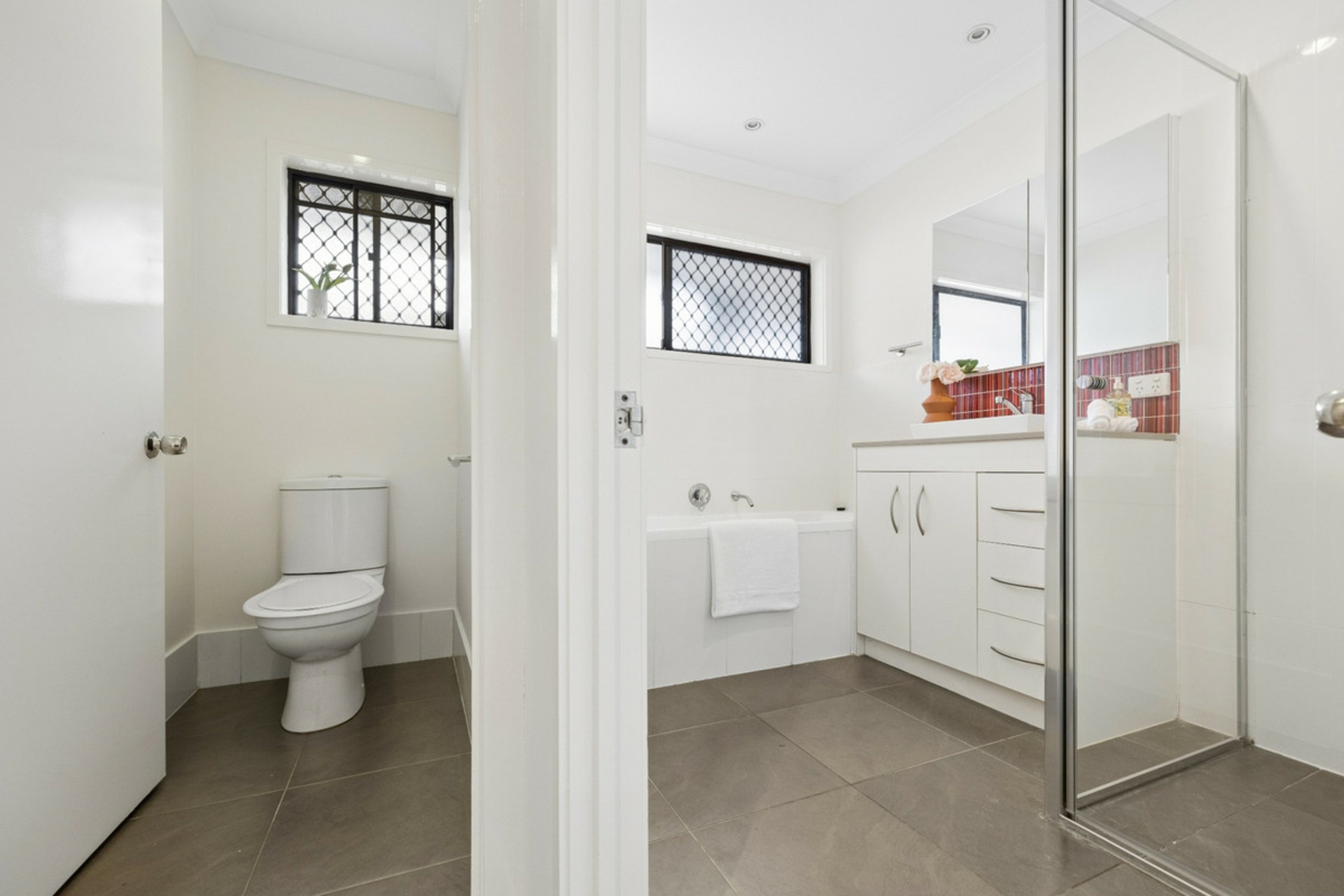 4 Wootton Crescent — photo 23 of 28