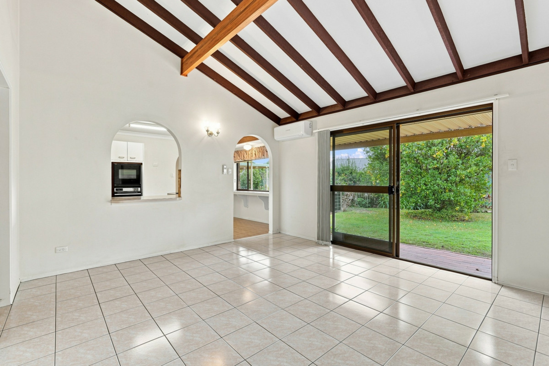 32 Chateau Street — photo 4 of 27