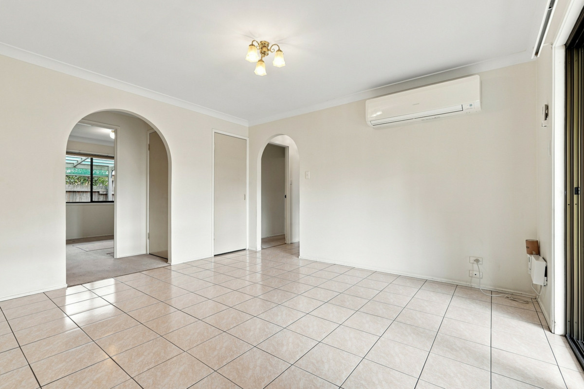 32 Chateau Street — photo 8 of 27
