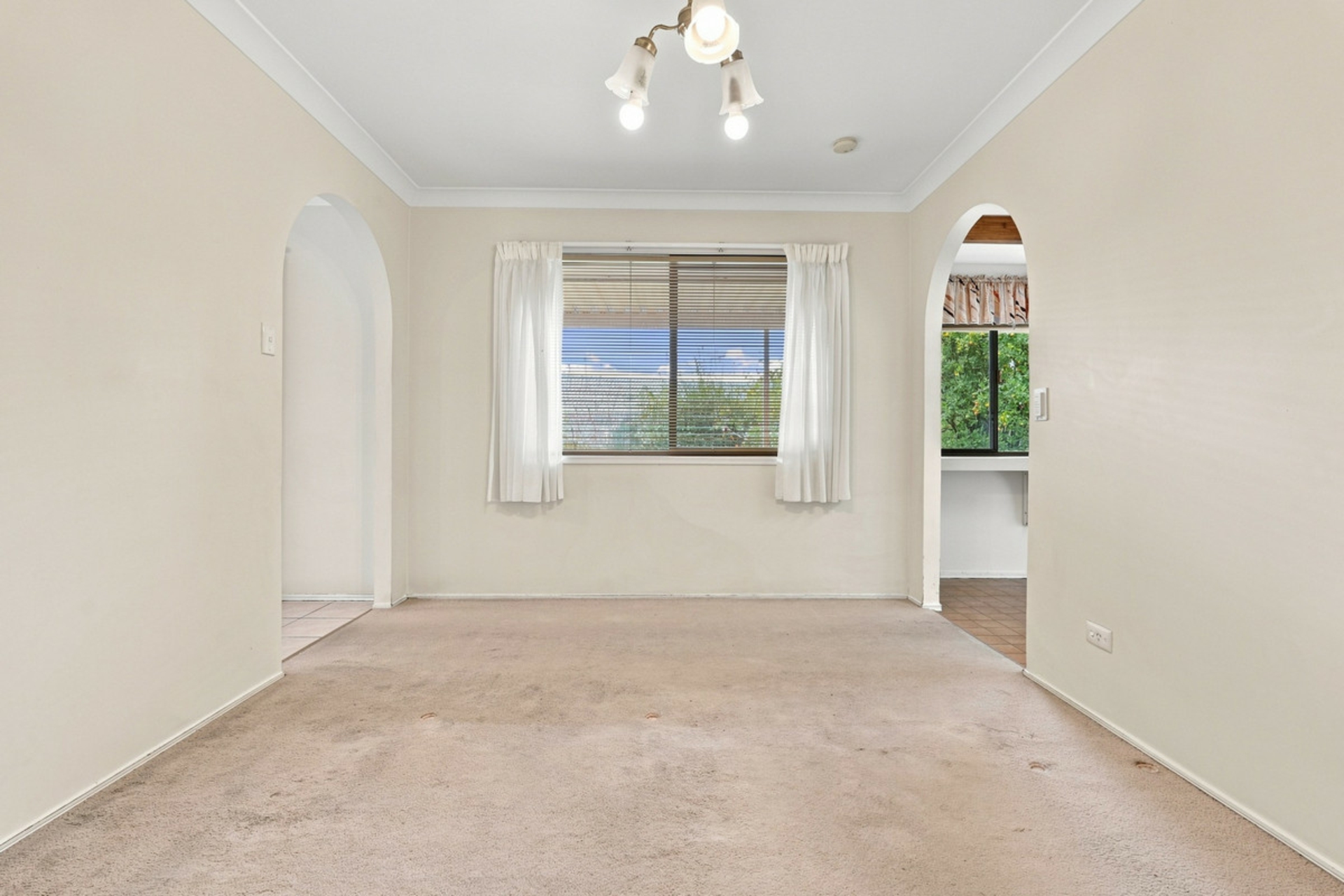 32 Chateau Street — photo 10 of 27