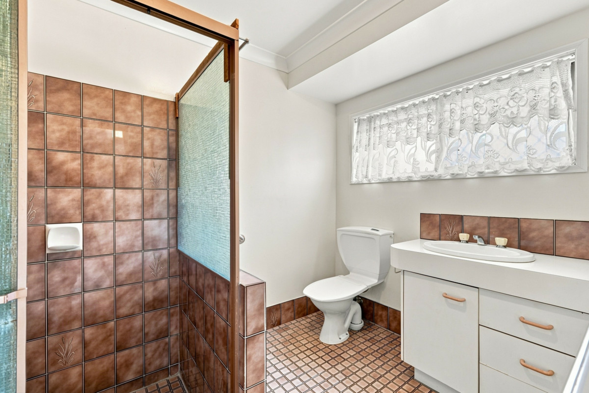 32 Chateau Street — photo 15 of 27