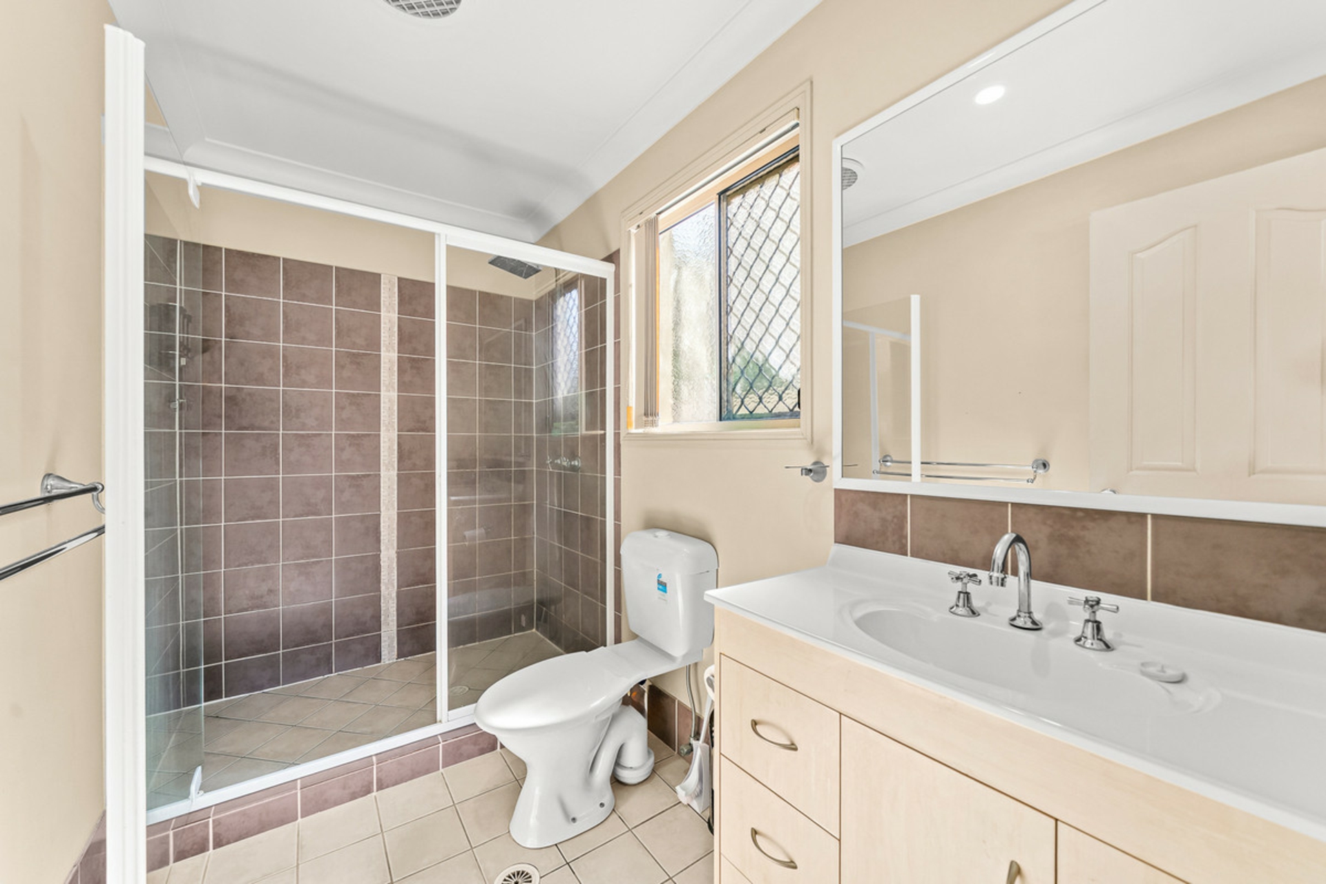 68 Jubilee Avenue — photo 10 of 18
