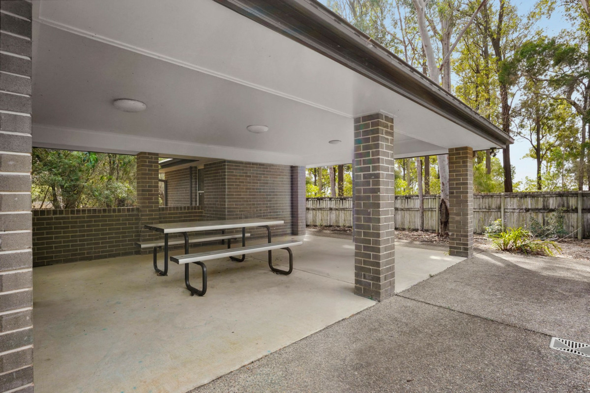 4/18 Diane Court — photo 15 of 19