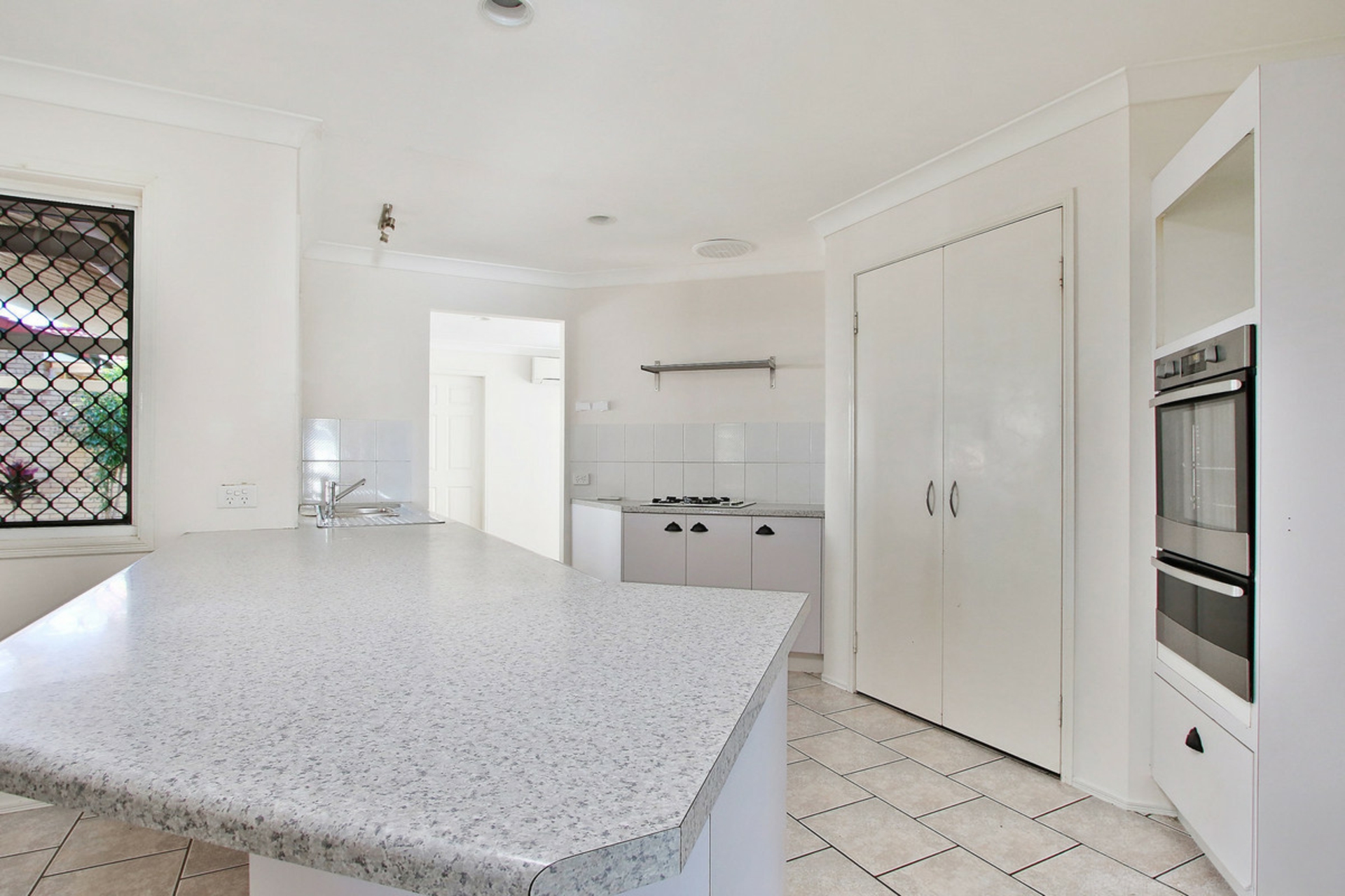 4 Ballandean Close — photo 4 of 12