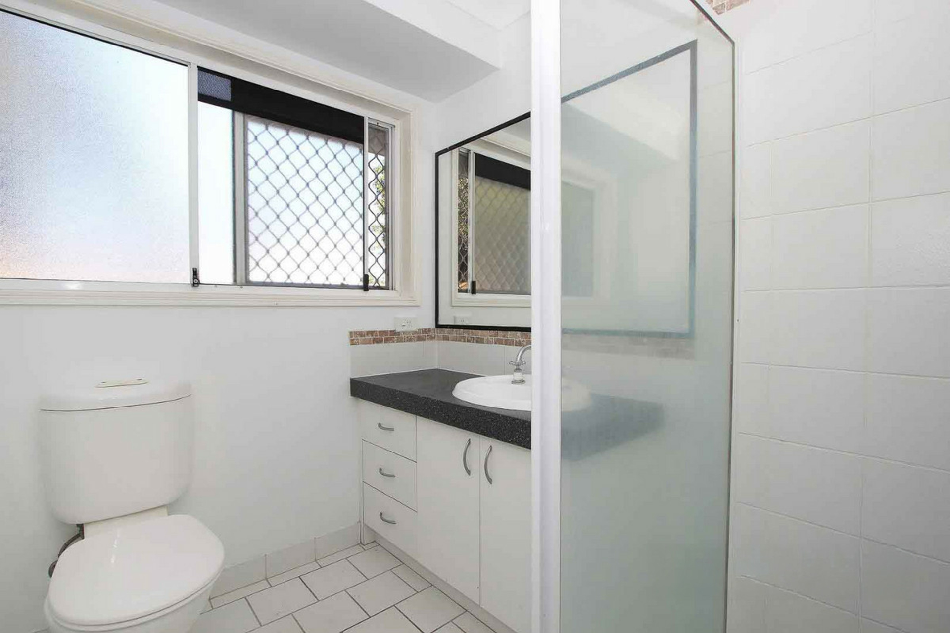 4 Ballandean Close — photo 9 of 12