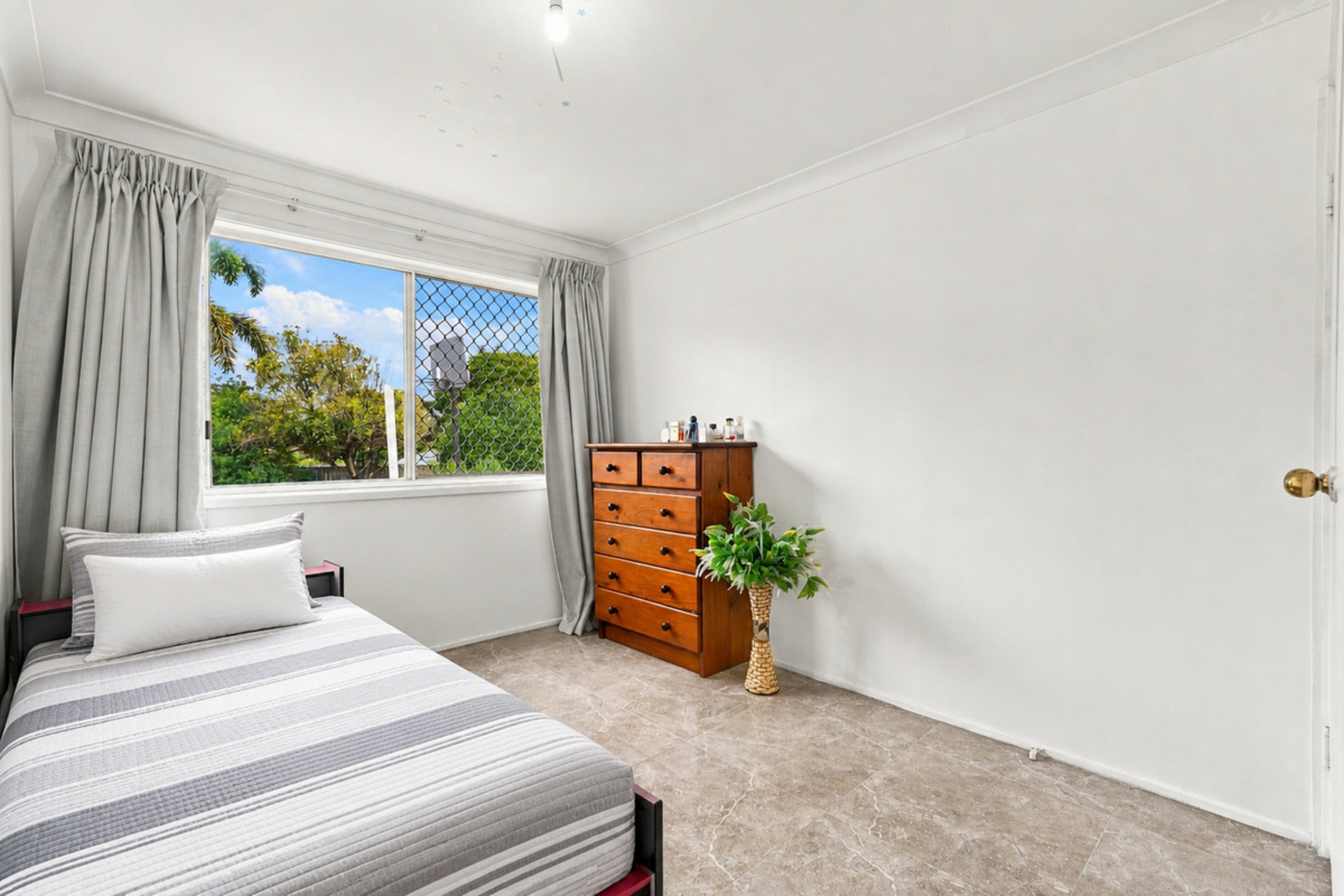 5 Kingfisher Close — photo 13 of 26
