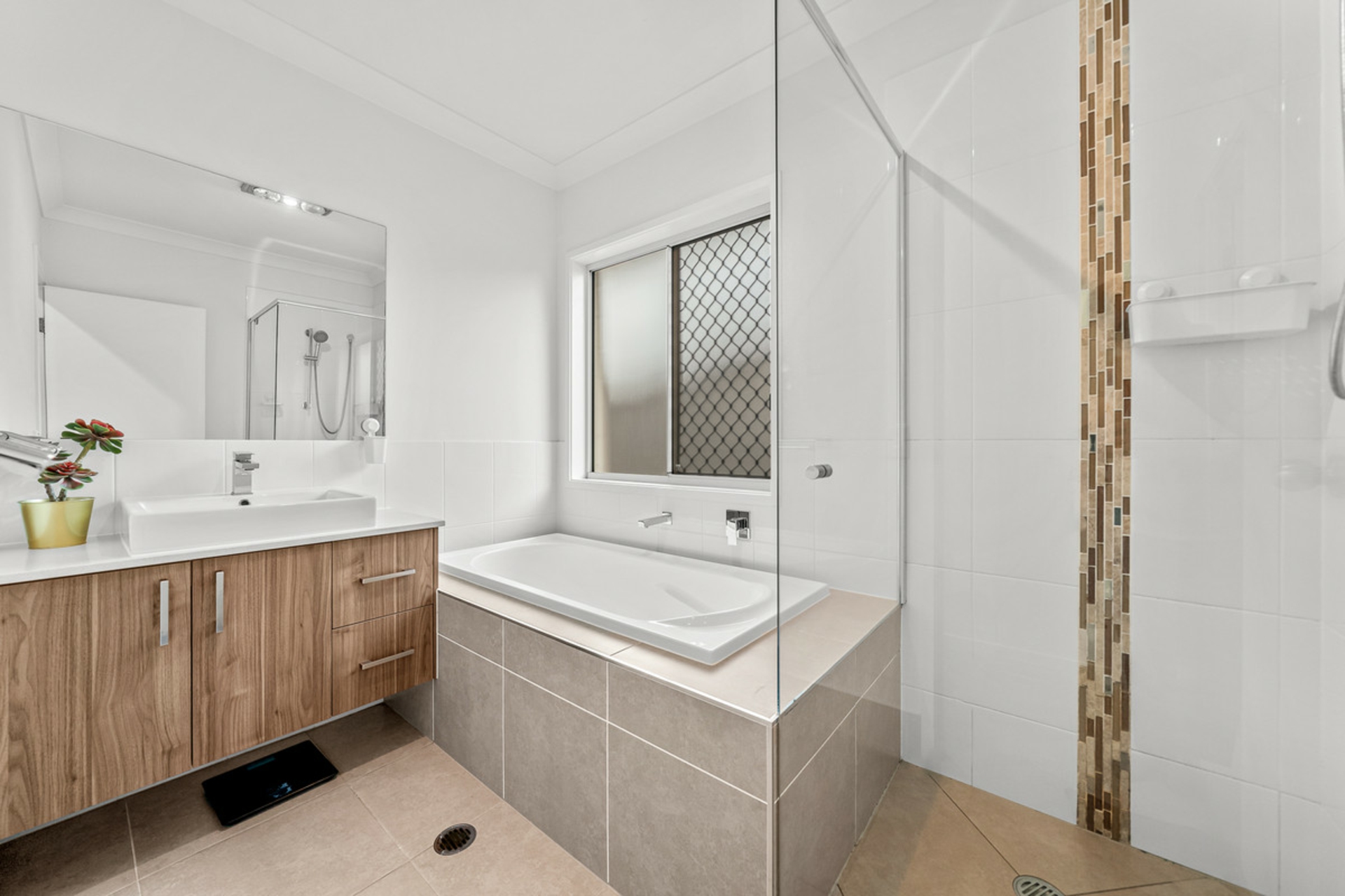 13 Suffolk Place — photo 18 of 27