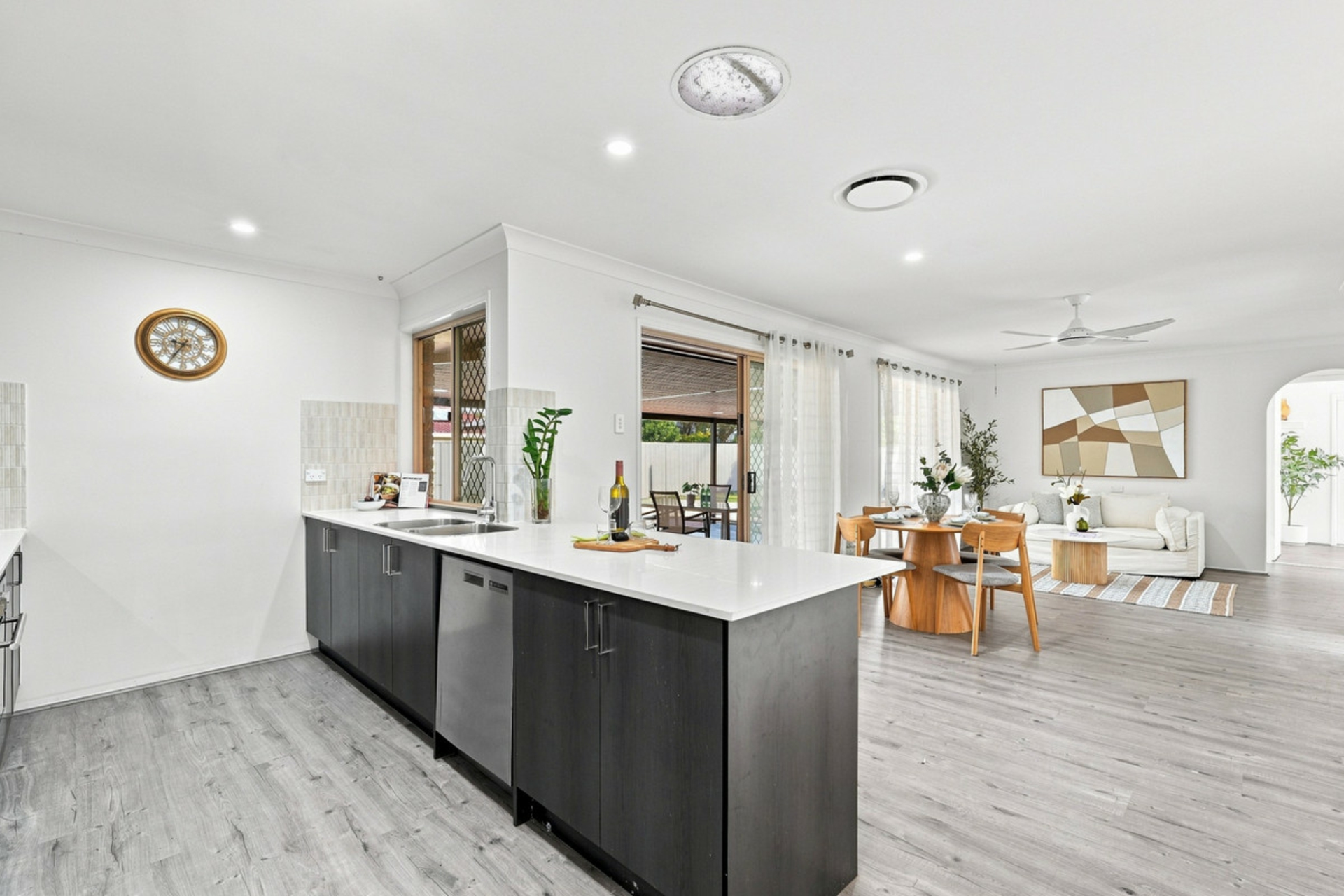 40 Maywood Crescent — photo 8 of 27