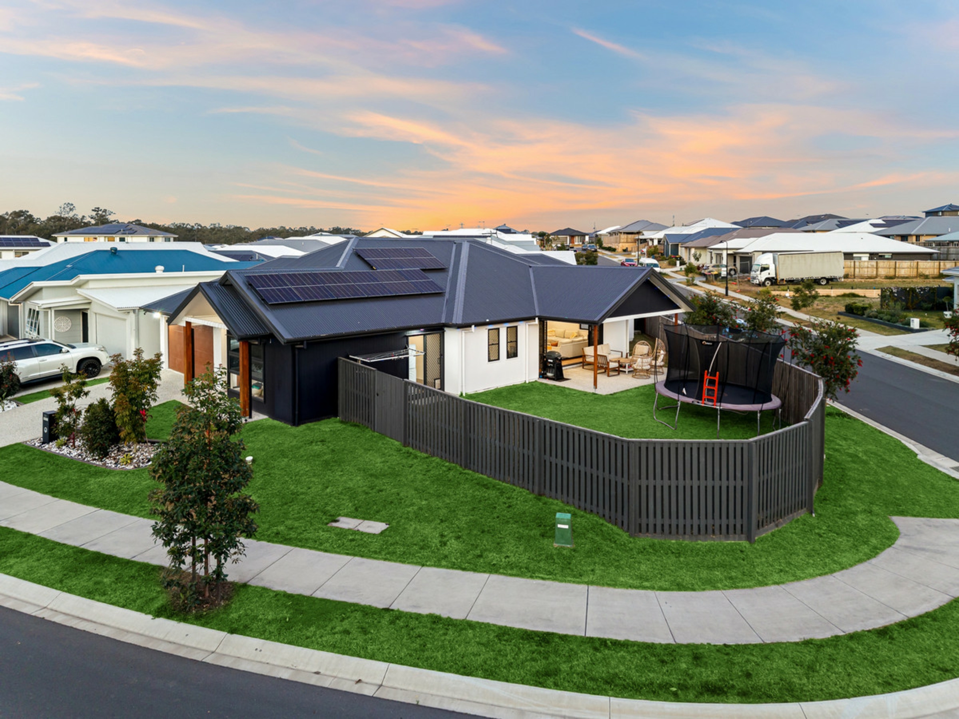 84 Australis Circuit — photo 2 of 26