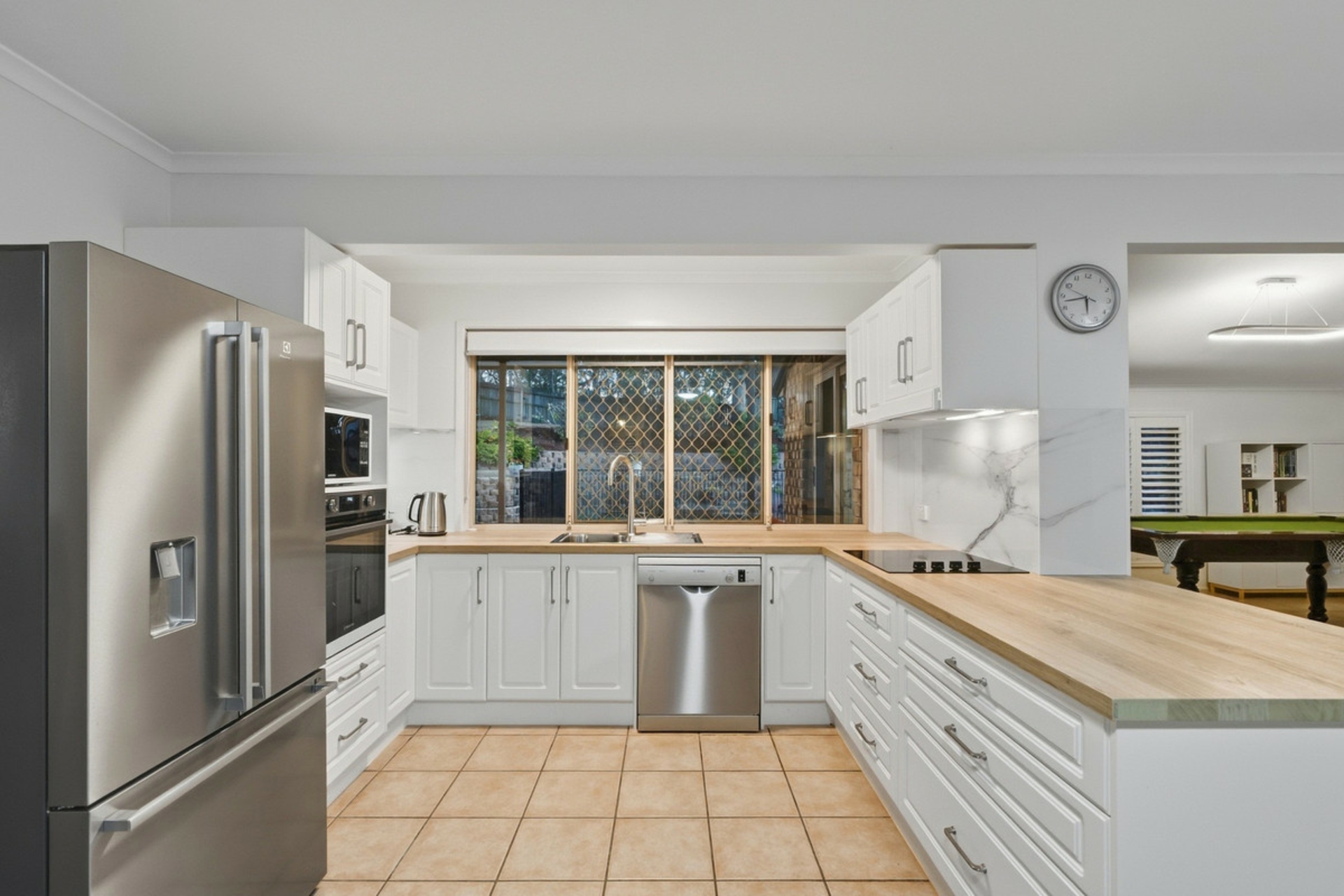40 Chesterfield Crescent — photo 3 of 26