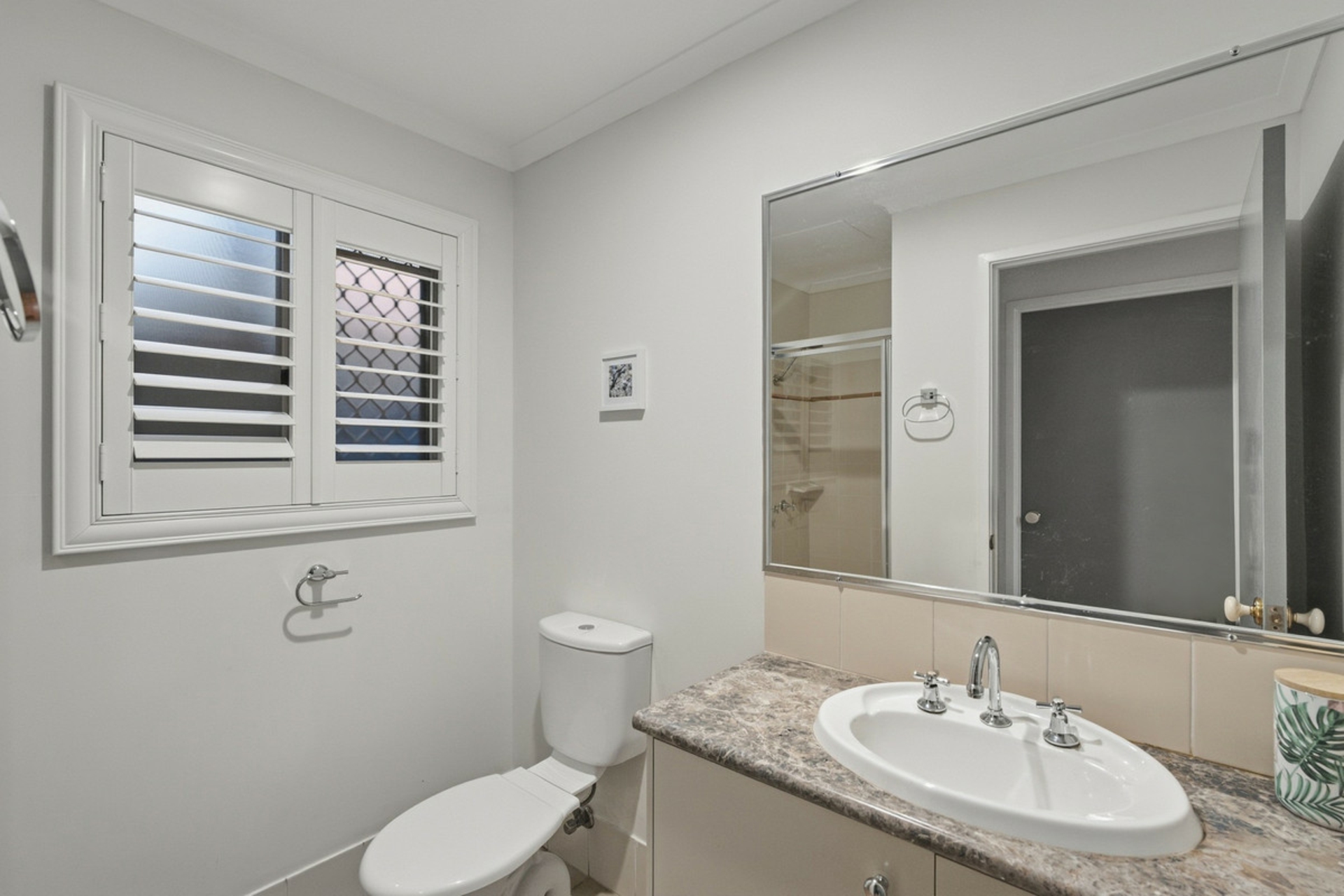 40 Chesterfield Crescent — photo 12 of 26