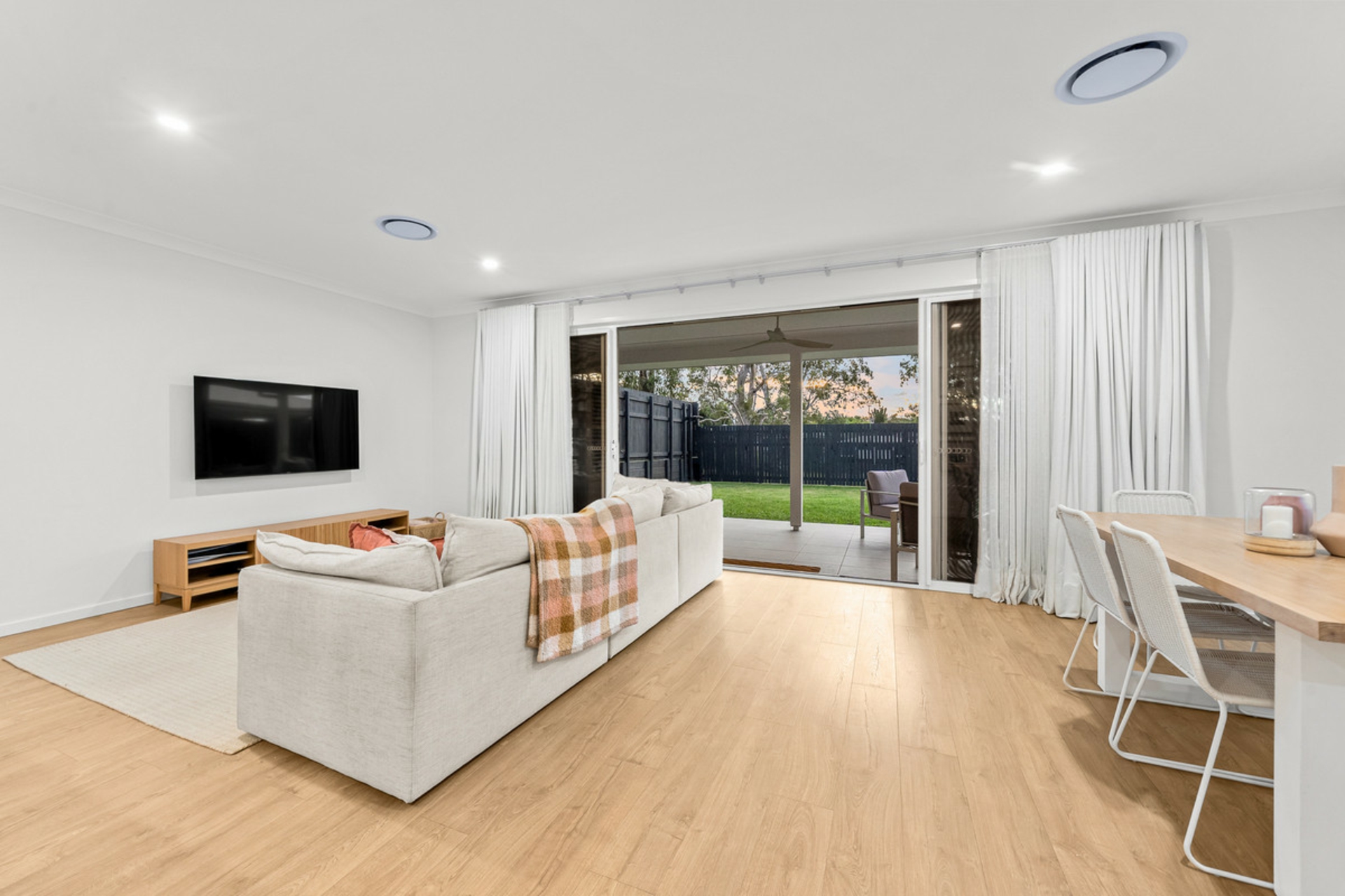 8 Alloway Close — photo 2 of 28