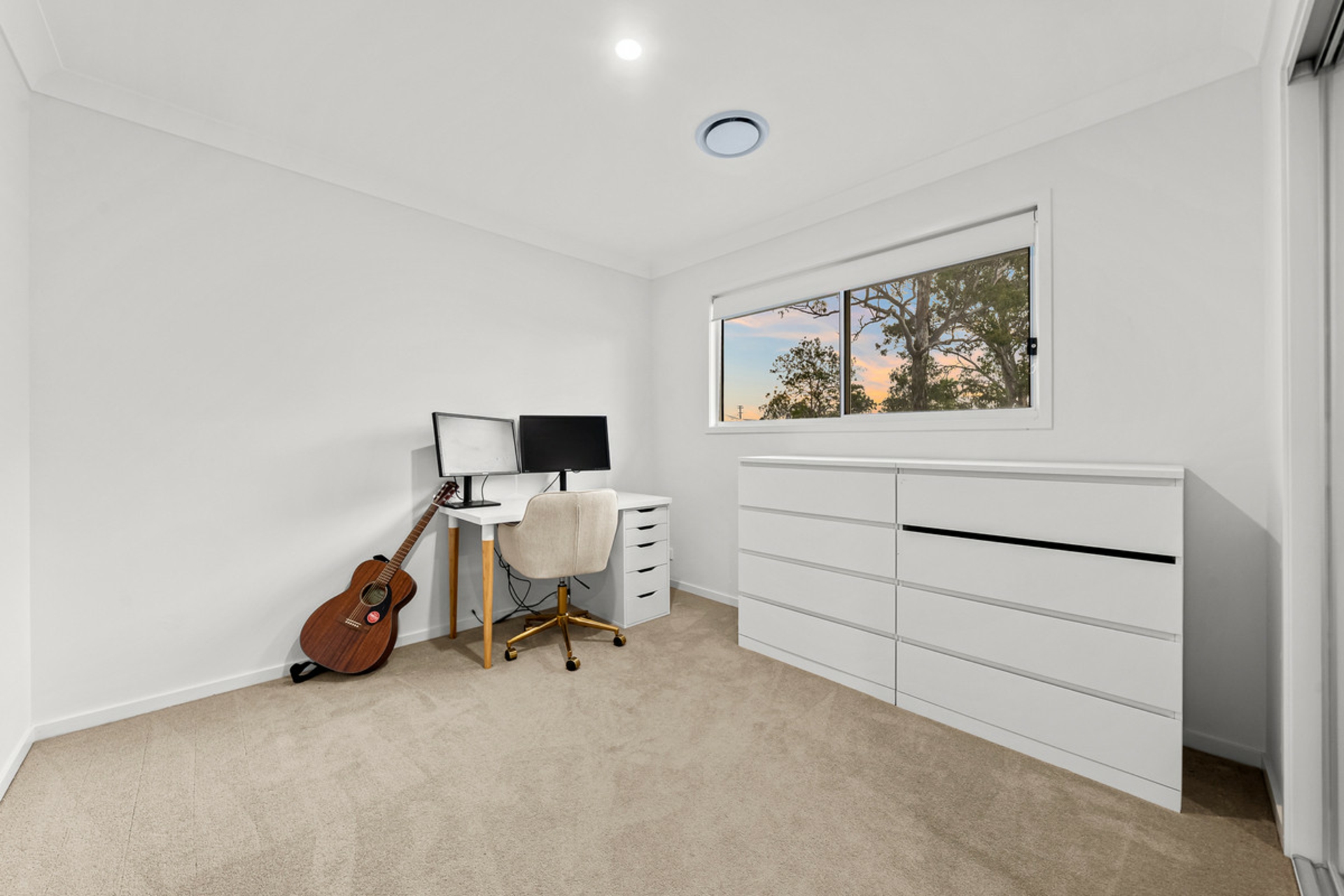 8 Alloway Close — photo 17 of 28