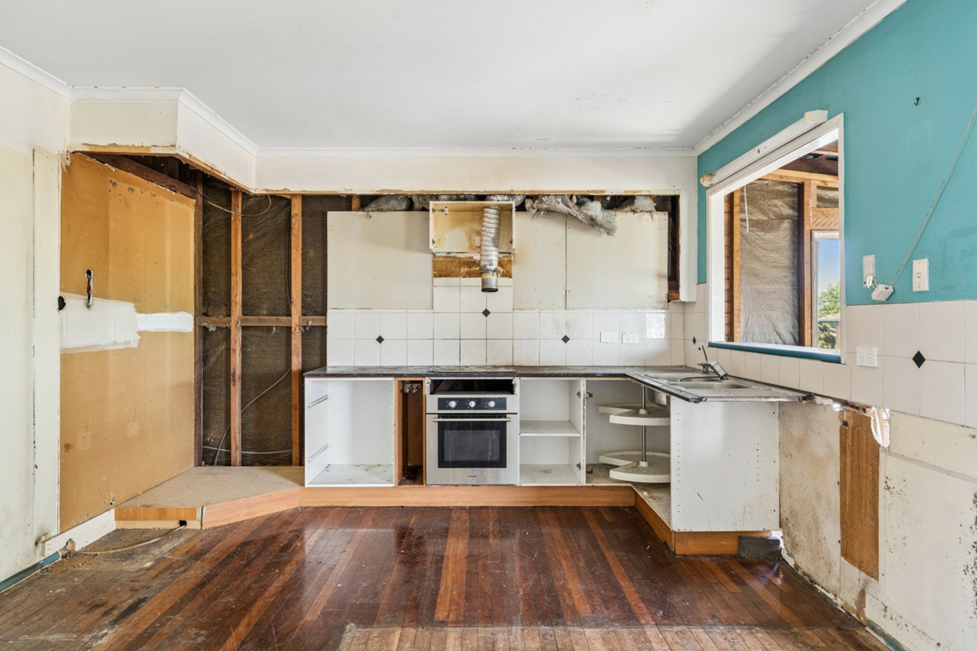 533 Mains Road — photo 4 of 28