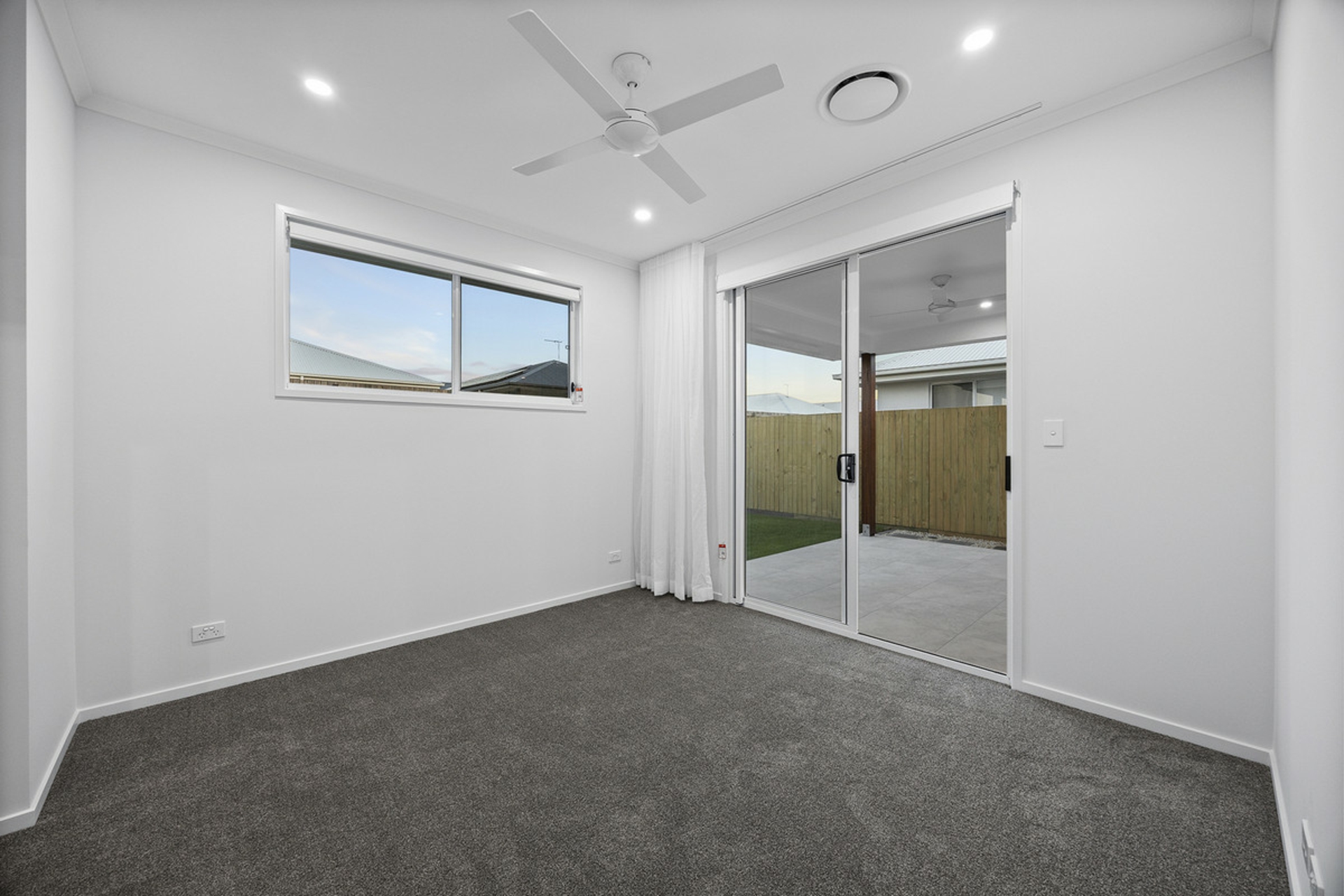 61 Ferris Avenue — photo 10 of 27