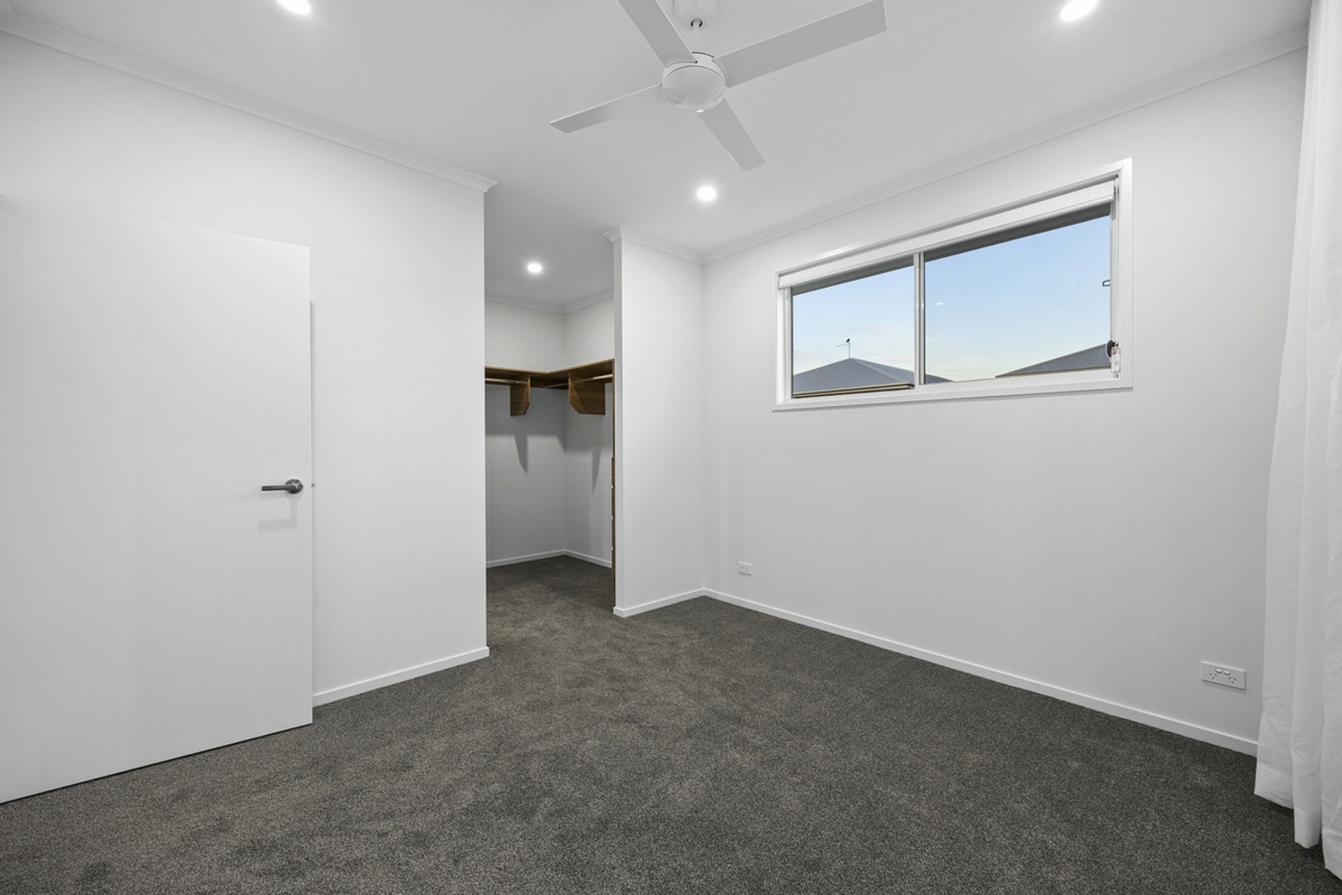 61 Ferris Avenue — photo 11 of 27