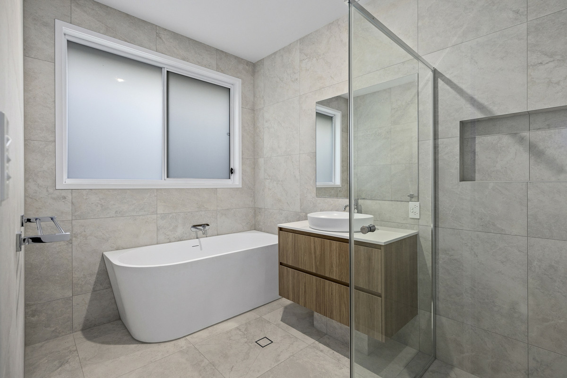61 Ferris Avenue — photo 16 of 27