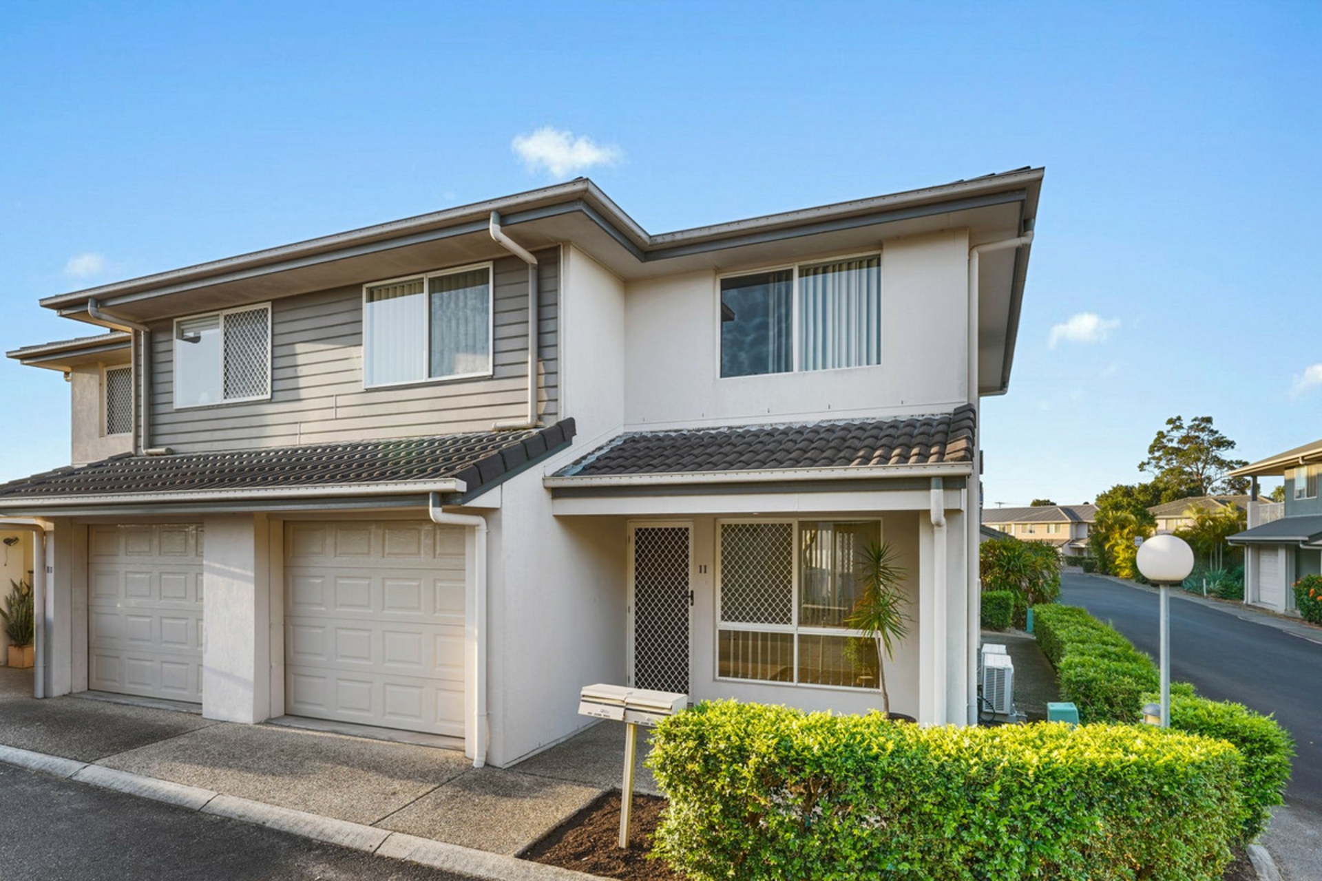 11/11 Pyranees Street — photo from LJ Hooker Property Partners