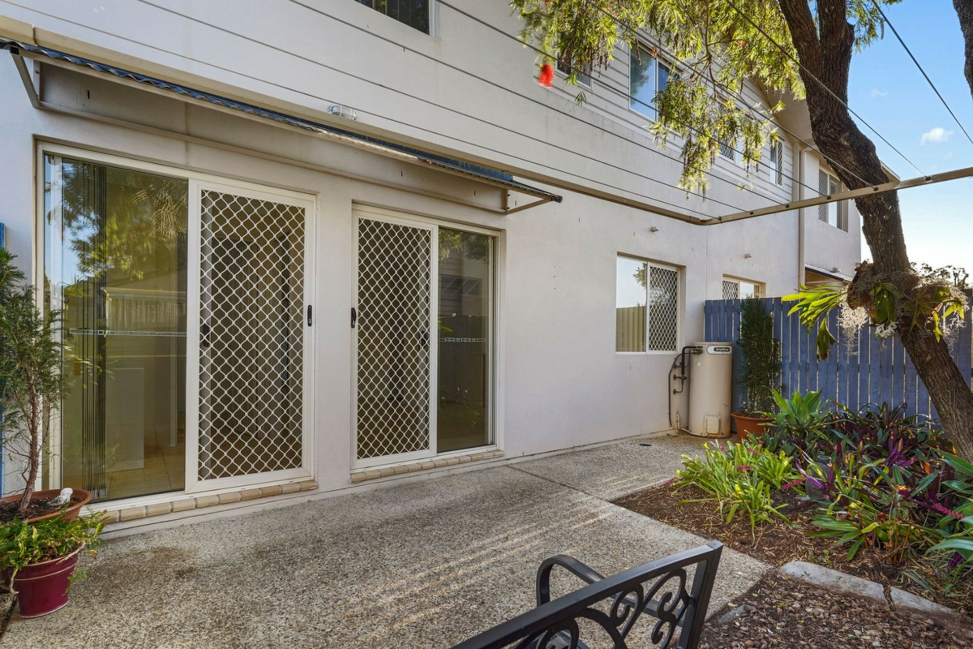 11/11 Pyranees Street — photo 8 of 17