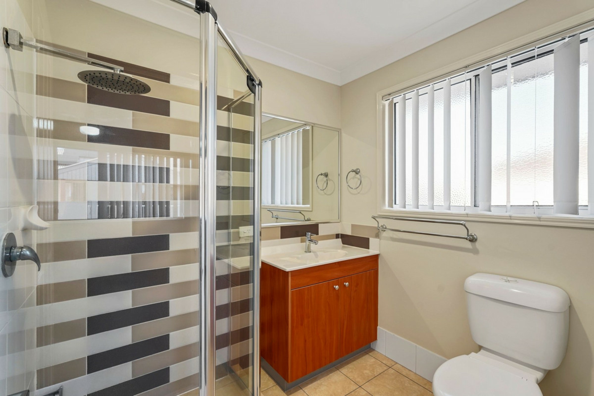 11/11 Pyranees Street — photo 14 of 17