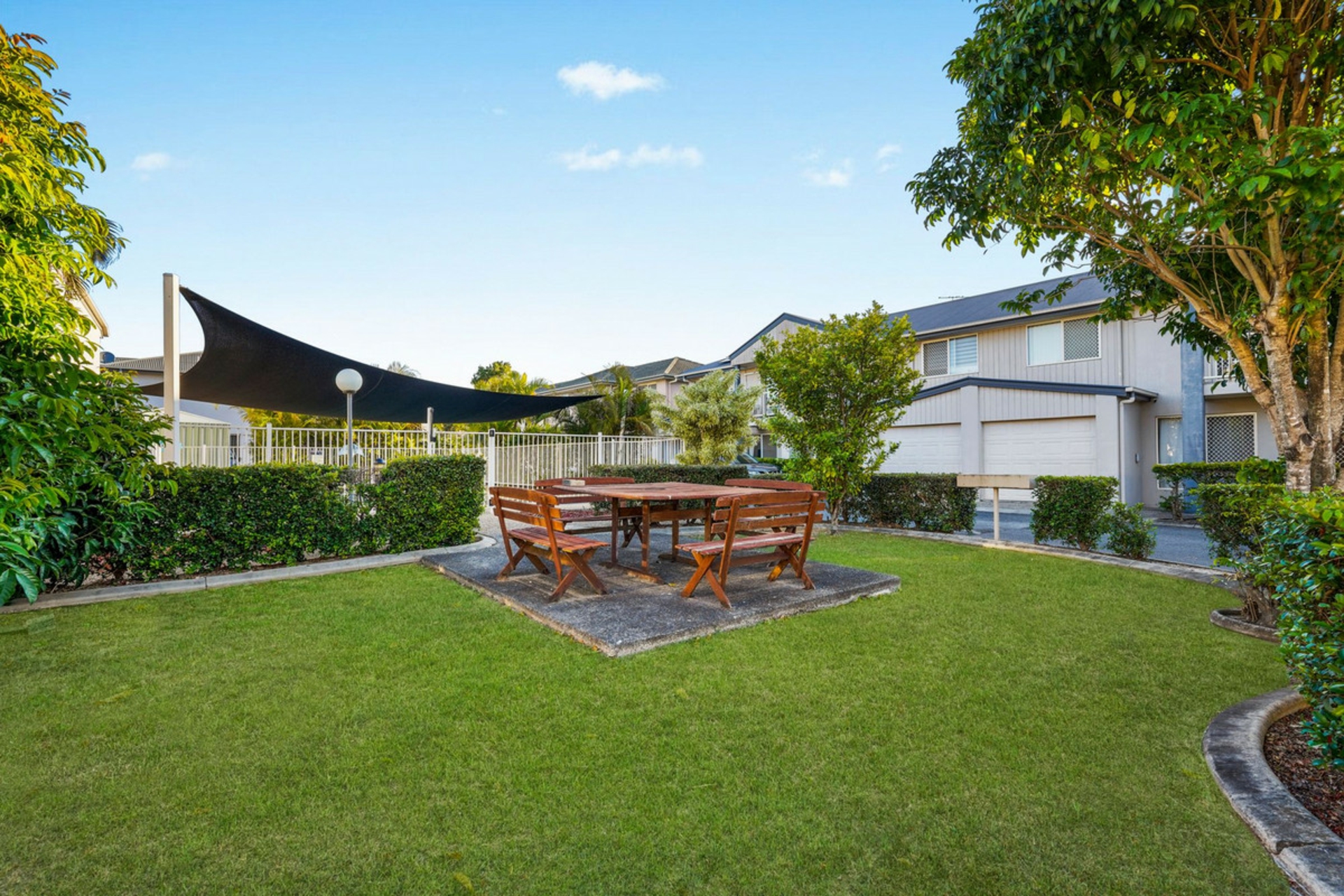 11/11 Pyranees Street — photo 16 of 17
