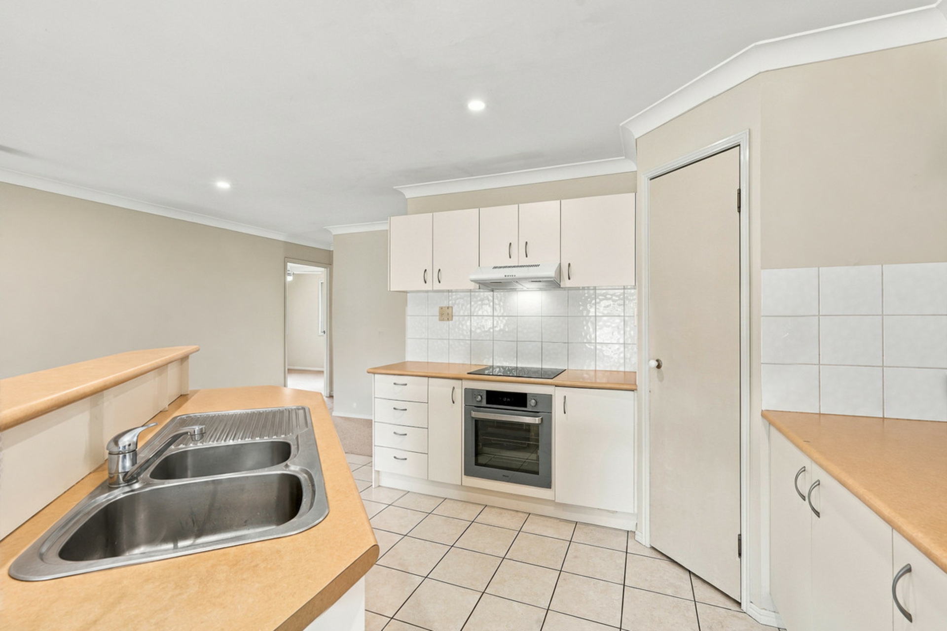 4 Tantanoola Street — photo 12 of 26