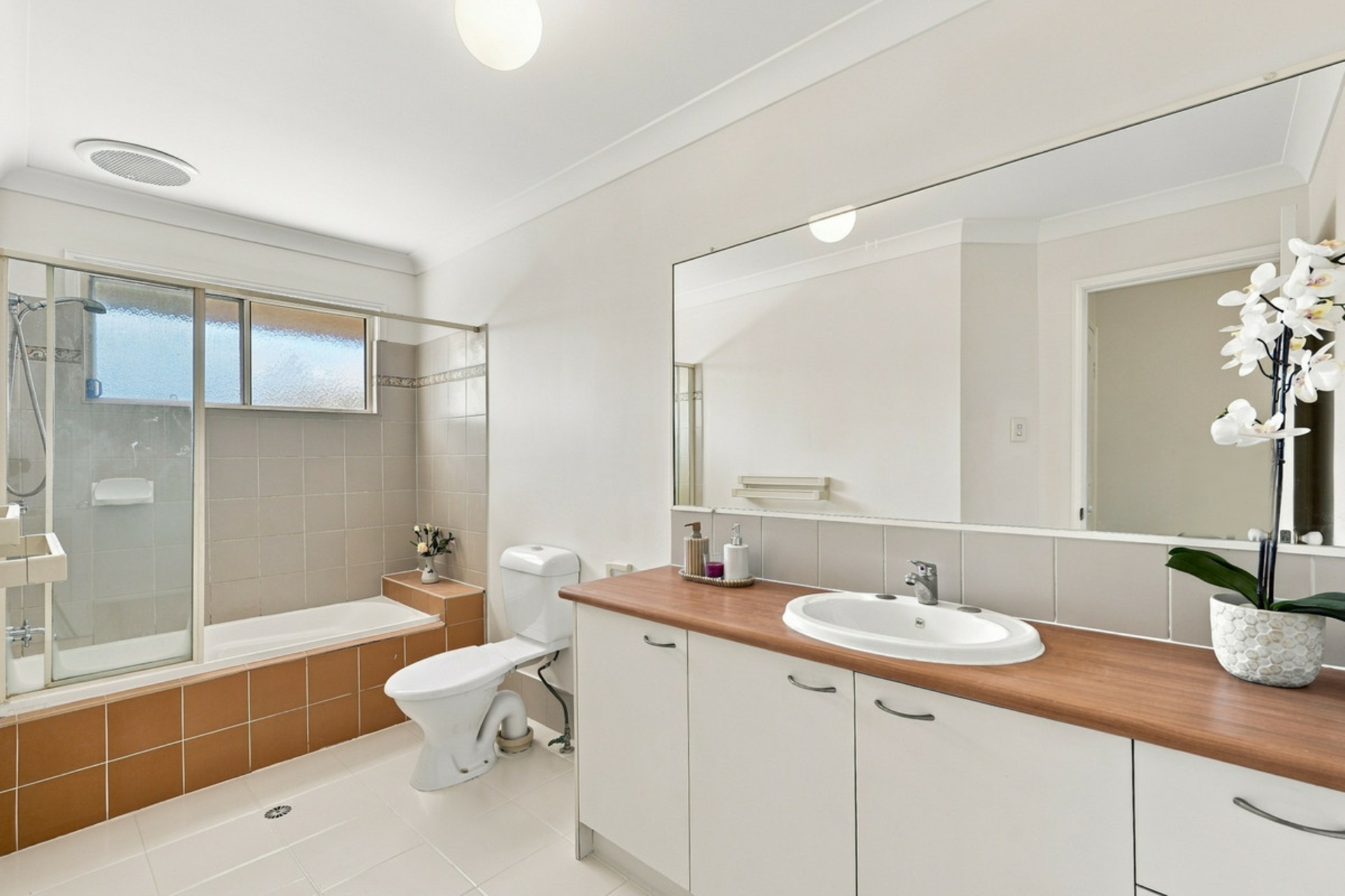 19/8 Honeysuckle Way — photo 14 of 26