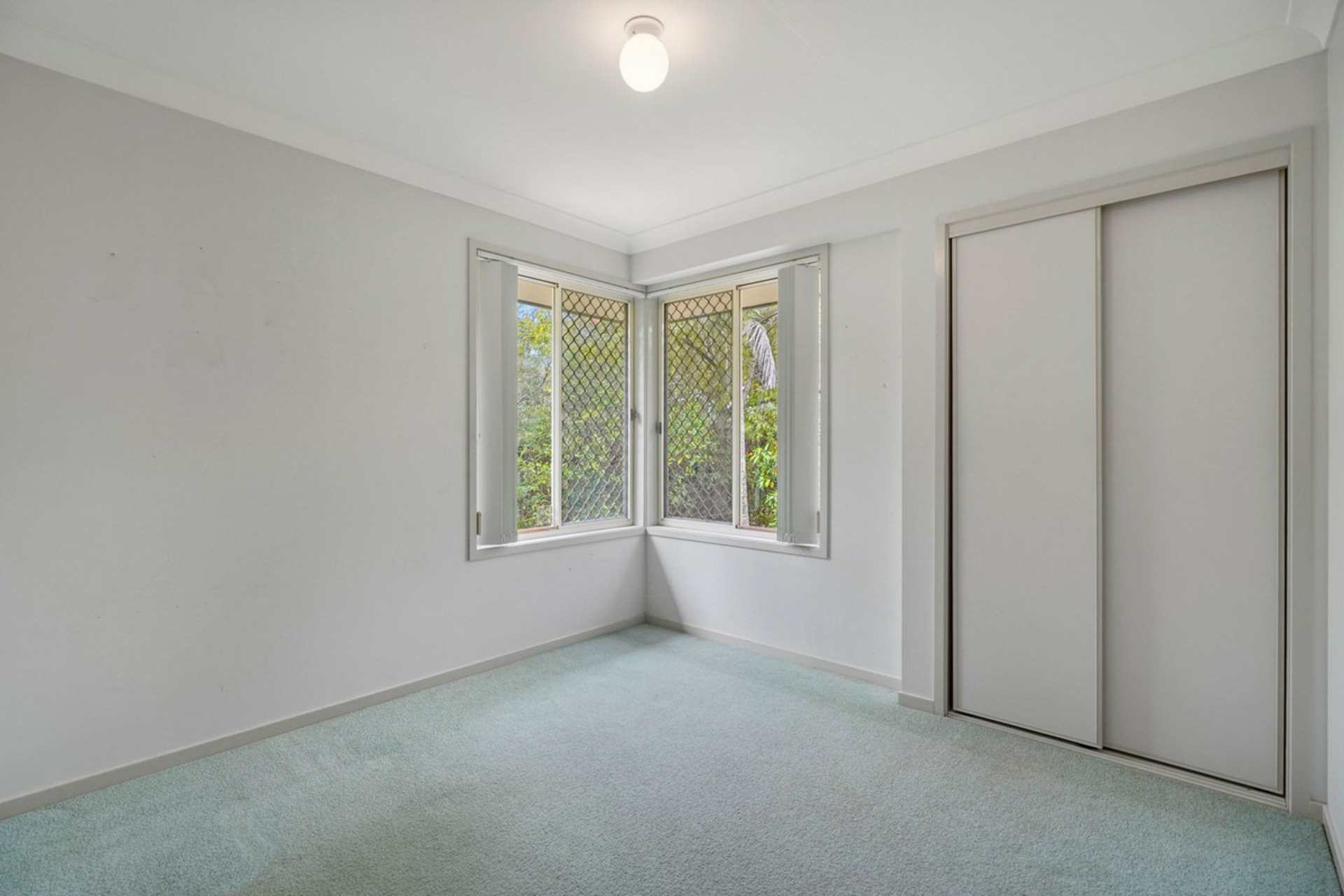 7 Parklane Close — photo 10 of 21