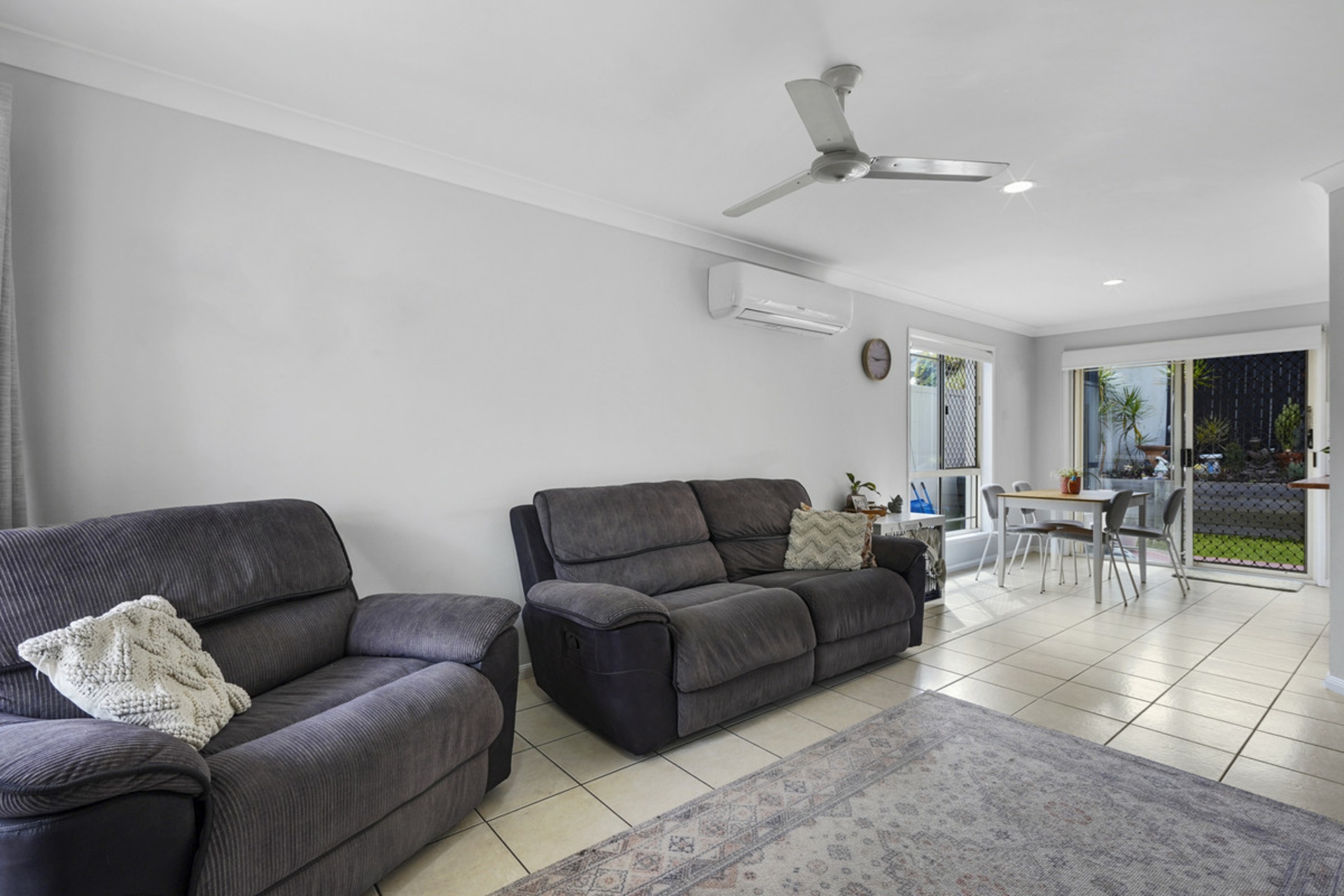 3/8 Gemview Street — photo 3 of 23