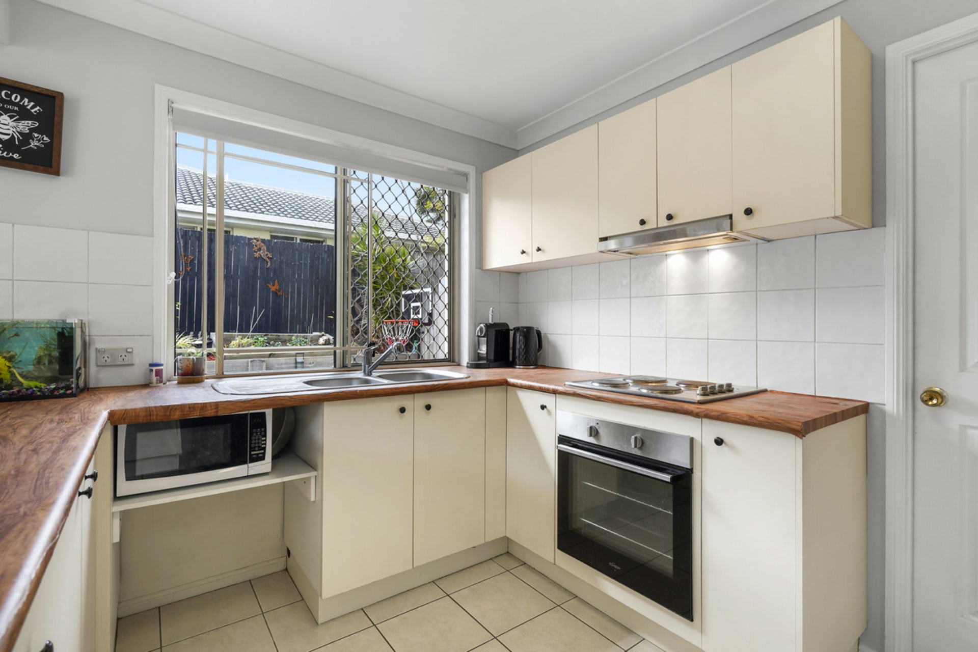 3/8 Gemview Street — photo 7 of 23