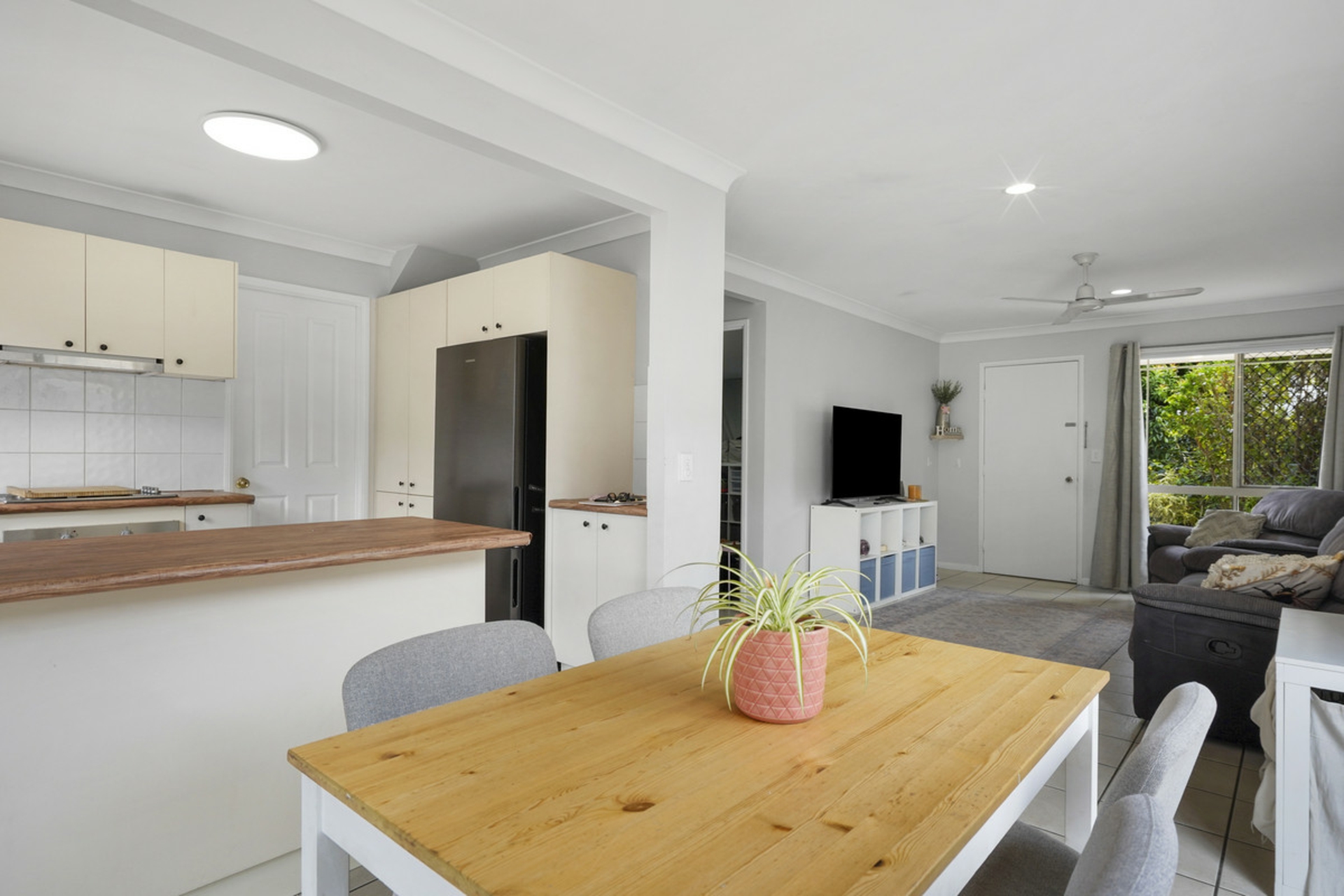 3/8 Gemview Street — photo 8 of 23