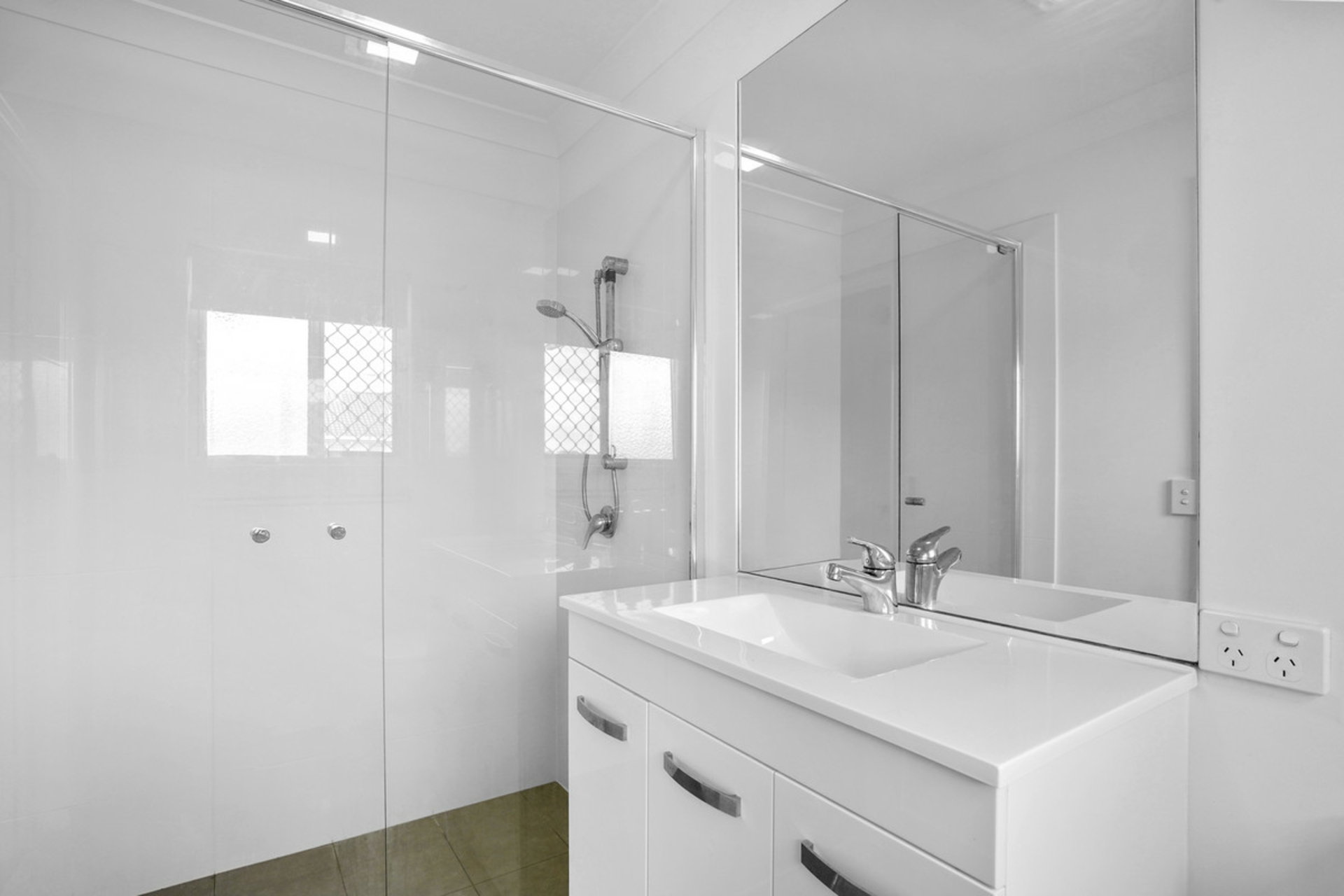 3/8 Gemview Street — photo 12 of 23
