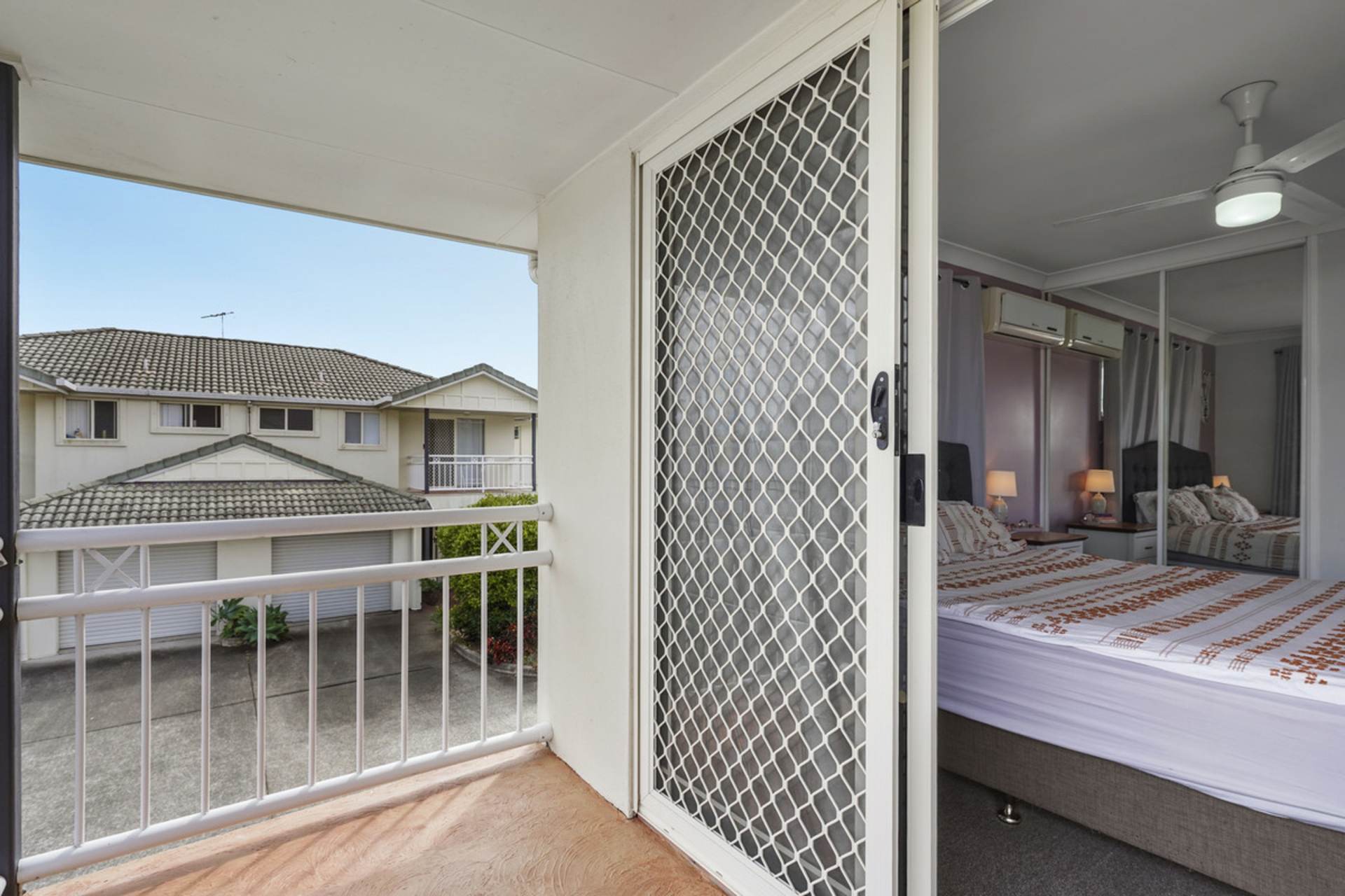 3/8 Gemview Street — photo 13 of 23
