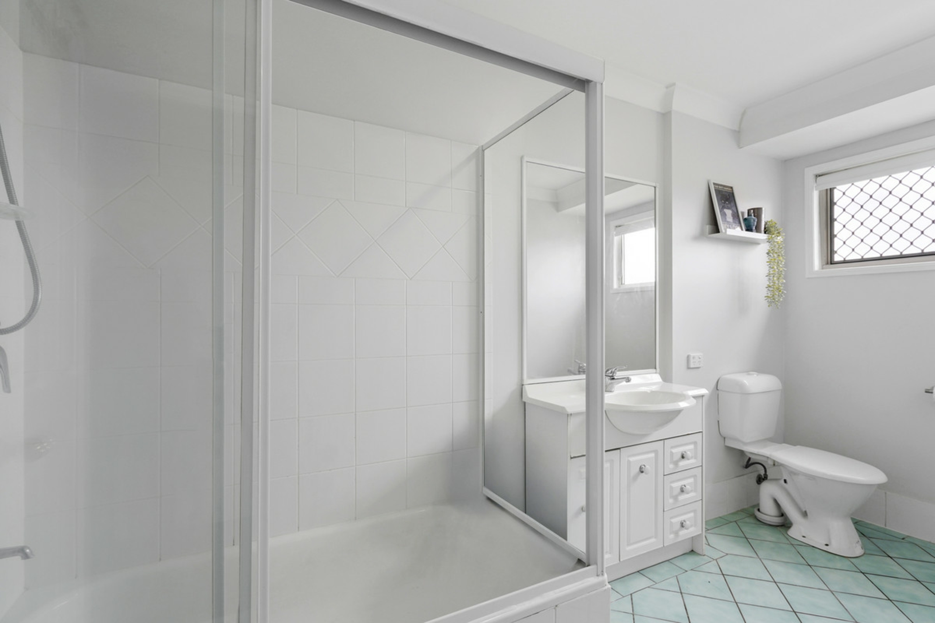 3/8 Gemview Street — photo 16 of 23