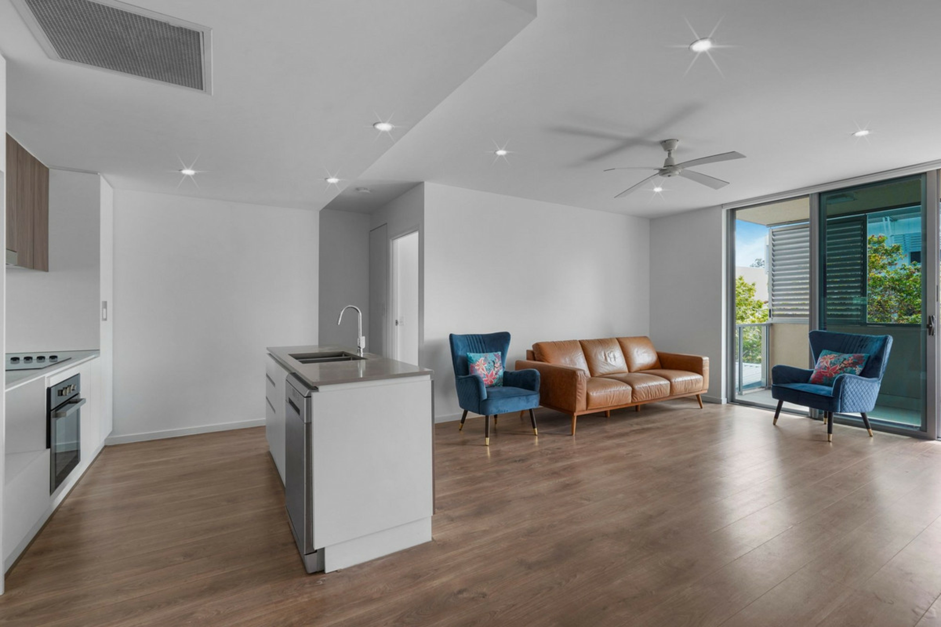 13/12 Sanders Street — photo 3 of 25